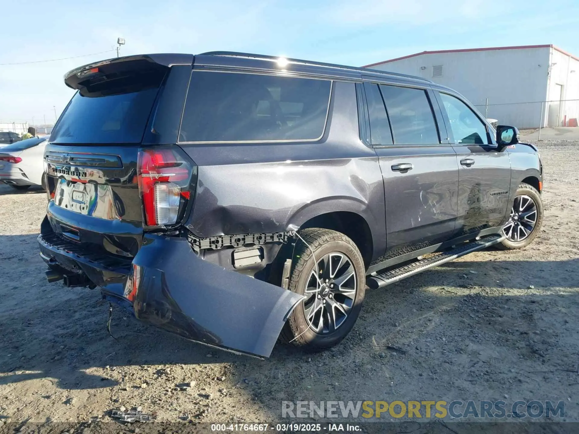 4 Photograph of a damaged car 1GNSKDKL2NR337801 CHEVROLET SUBURBAN 2022