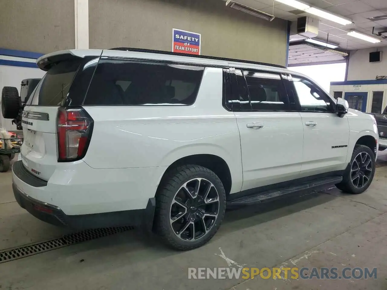 3 Photograph of a damaged car 1GNSKEKD4NR341895 CHEVROLET SUBURBAN 2022