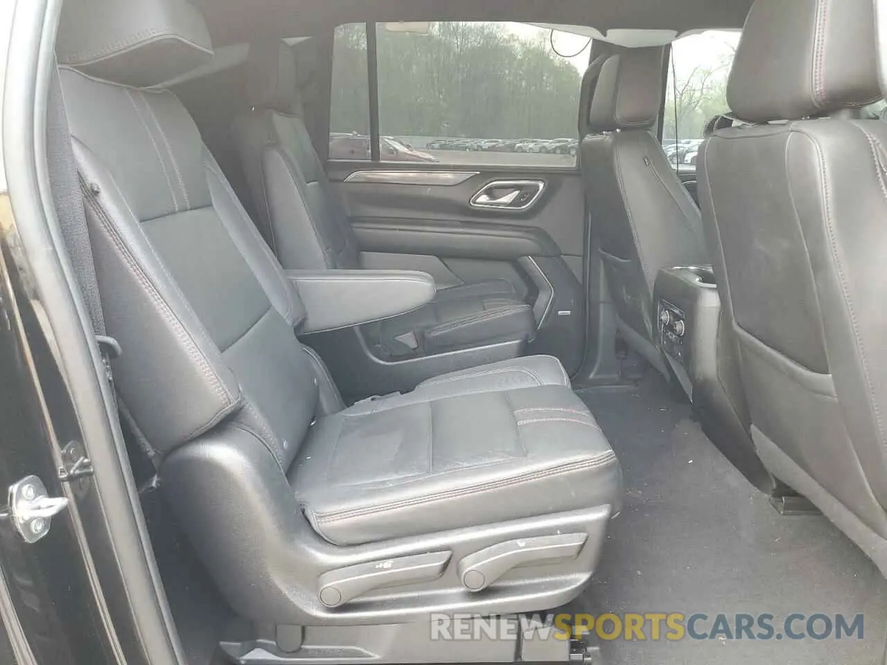 11 Photograph of a damaged car 1GNSKEKD5NR295378 CHEVROLET SUBURBAN 2022