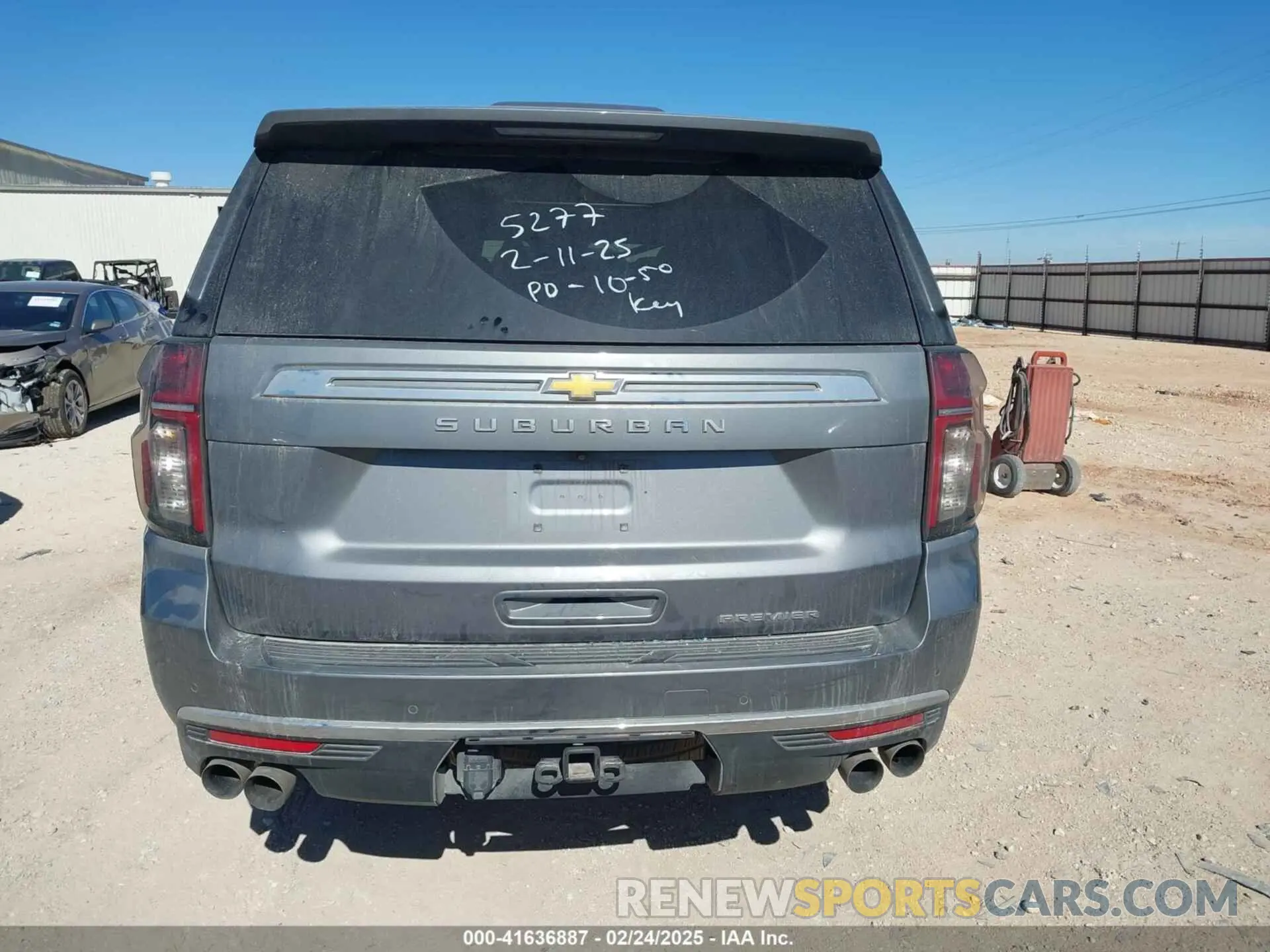 17 Photograph of a damaged car 1GNSKFKD0NR185277 CHEVROLET SUBURBAN 2022