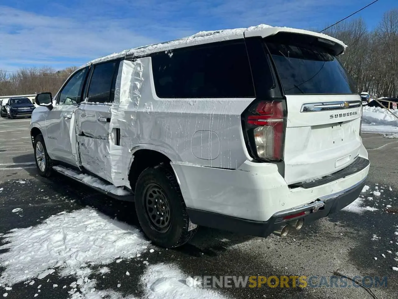 2 Photograph of a damaged car 1GNSKFKD0NR189734 CHEVROLET SUBURBAN 2022