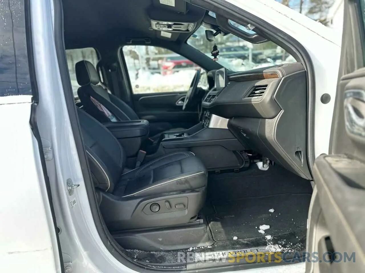 9 Photograph of a damaged car 1GNSKFKD0NR189734 CHEVROLET SUBURBAN 2022