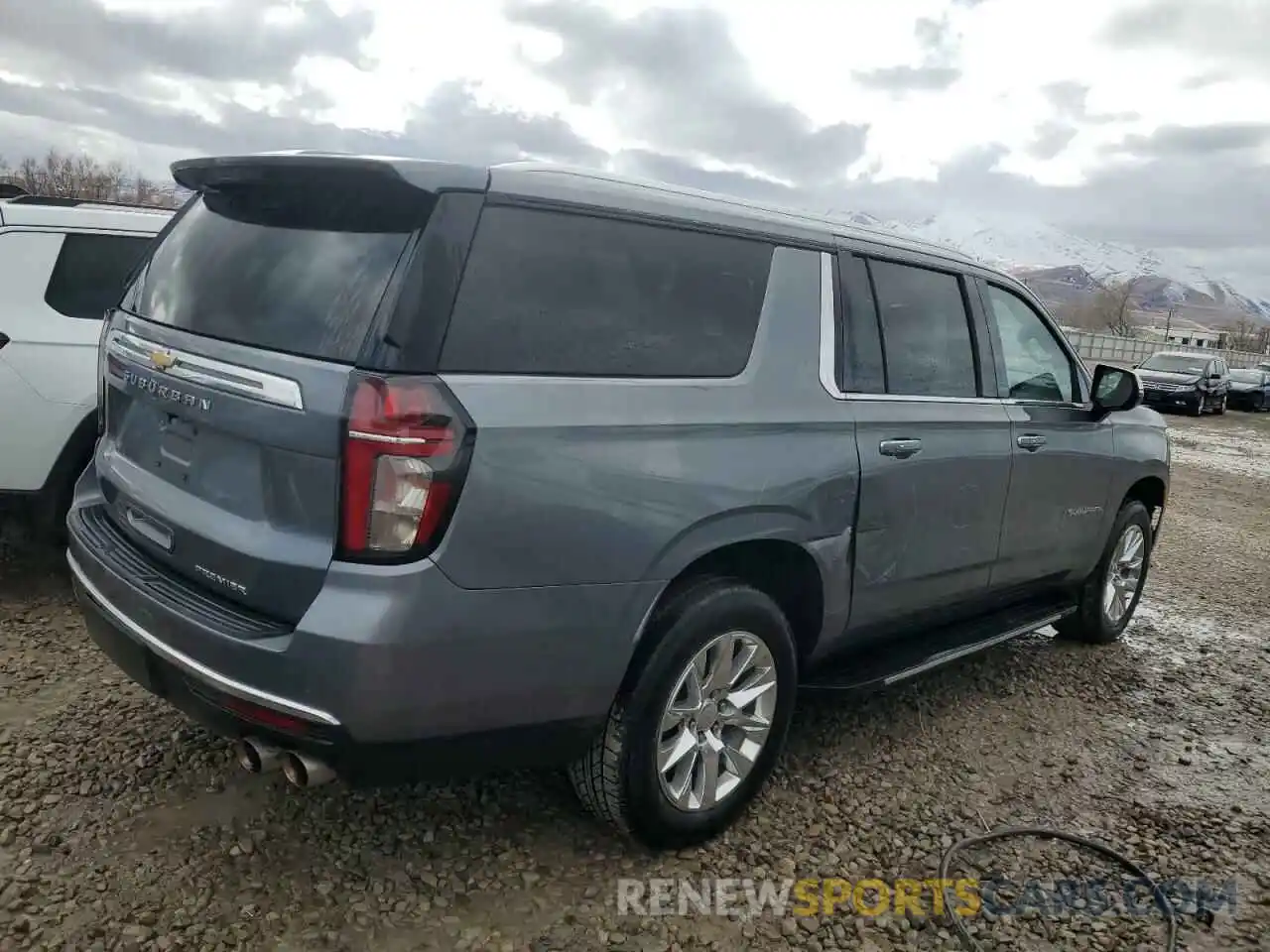 3 Photograph of a damaged car 1GNSKFKD4NR232178 CHEVROLET SUBURBAN 2022