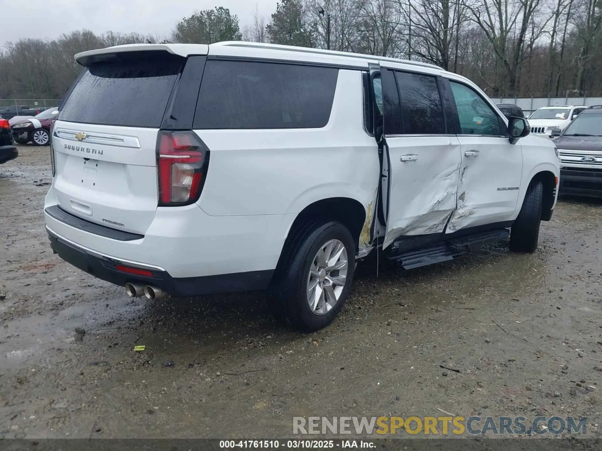 4 Photograph of a damaged car 1GNSKFKD6NR238466 CHEVROLET SUBURBAN 2022