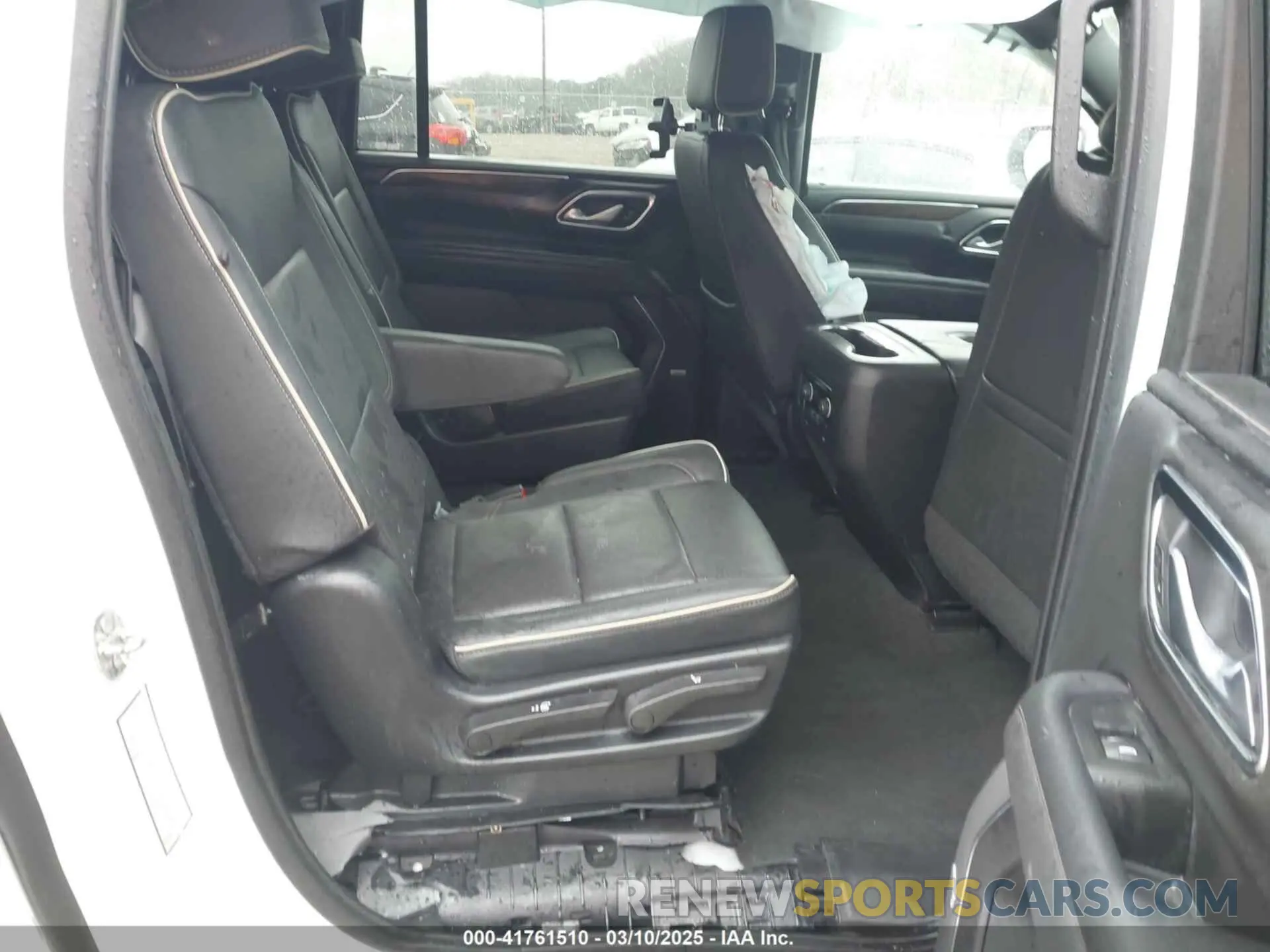 8 Photograph of a damaged car 1GNSKFKD6NR238466 CHEVROLET SUBURBAN 2022