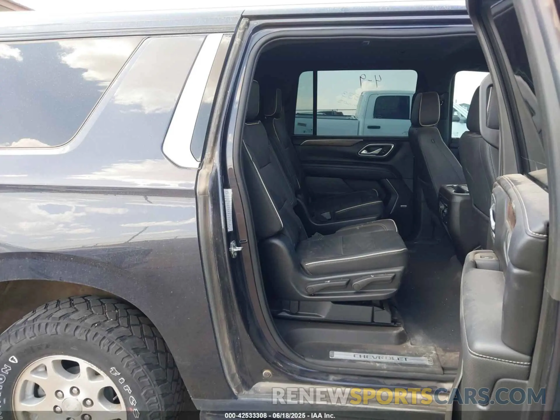 8 Photograph of a damaged car 1GNSCFKD4PR364065 CHEVROLET SUBURBAN 2023
