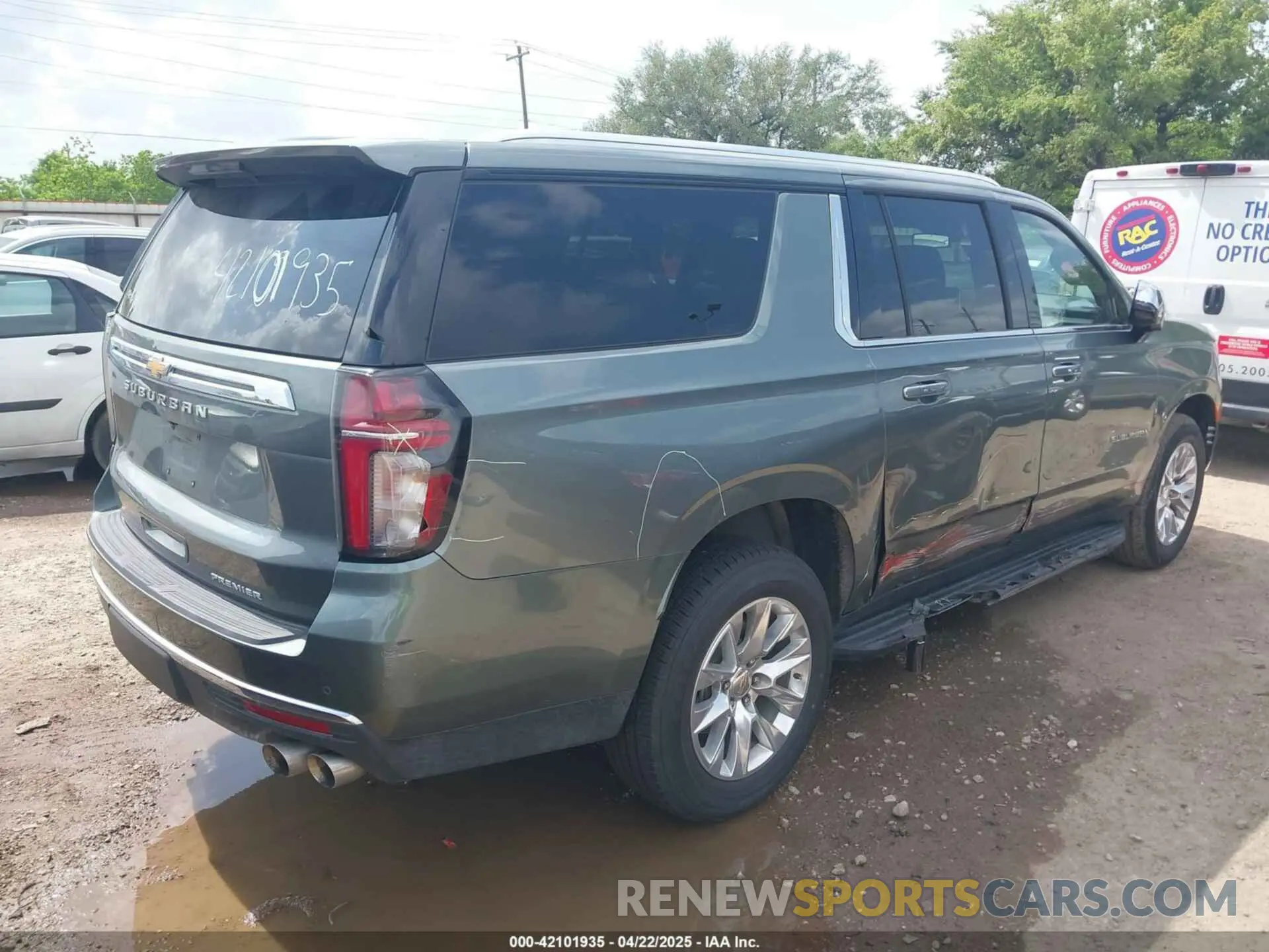 4 Photograph of a damaged car 1GNSCFKD6PR393843 CHEVROLET SUBURBAN 2023