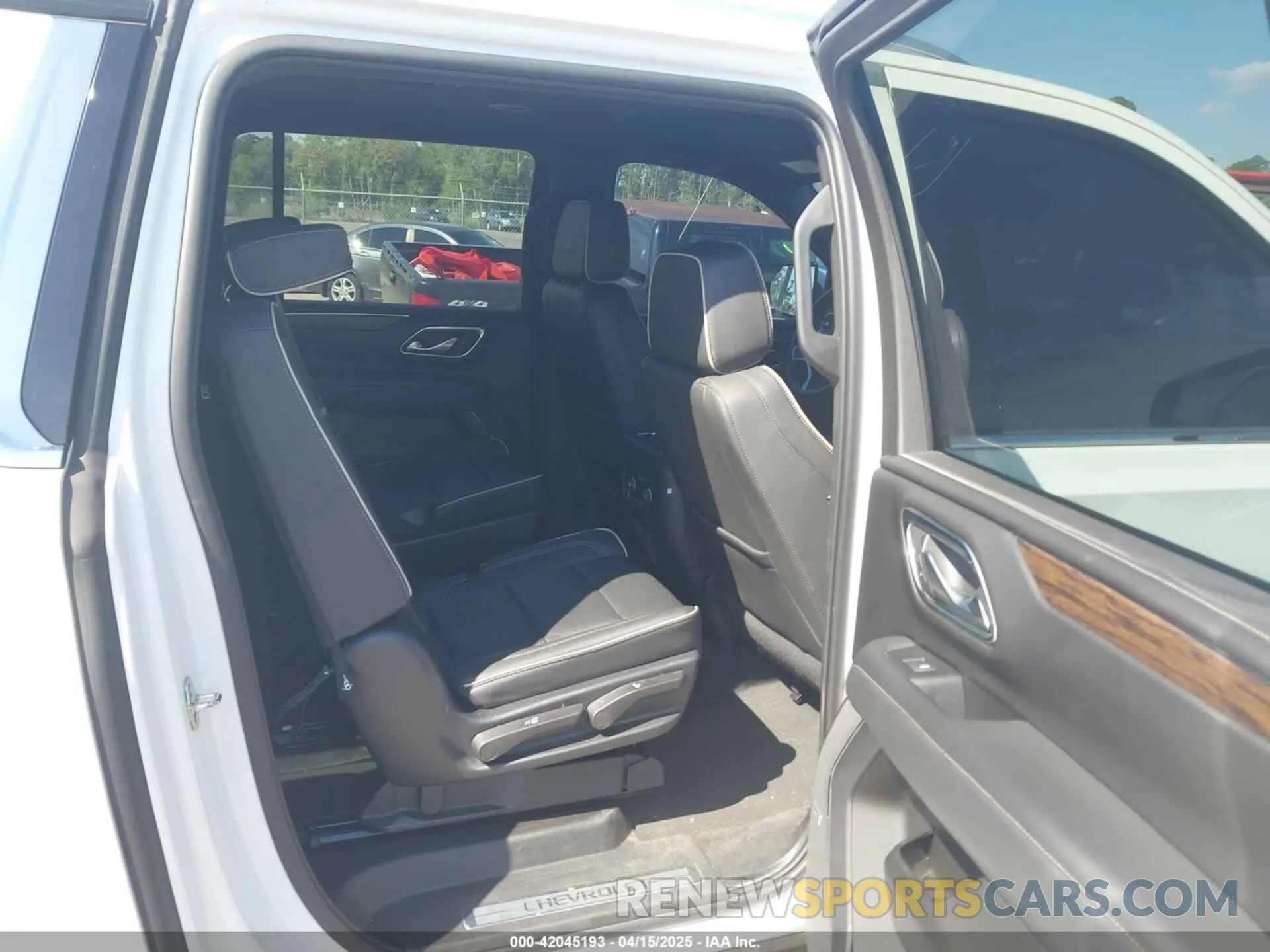8 Photograph of a damaged car 1GNSCFKDXPR371053 CHEVROLET SUBURBAN 2023