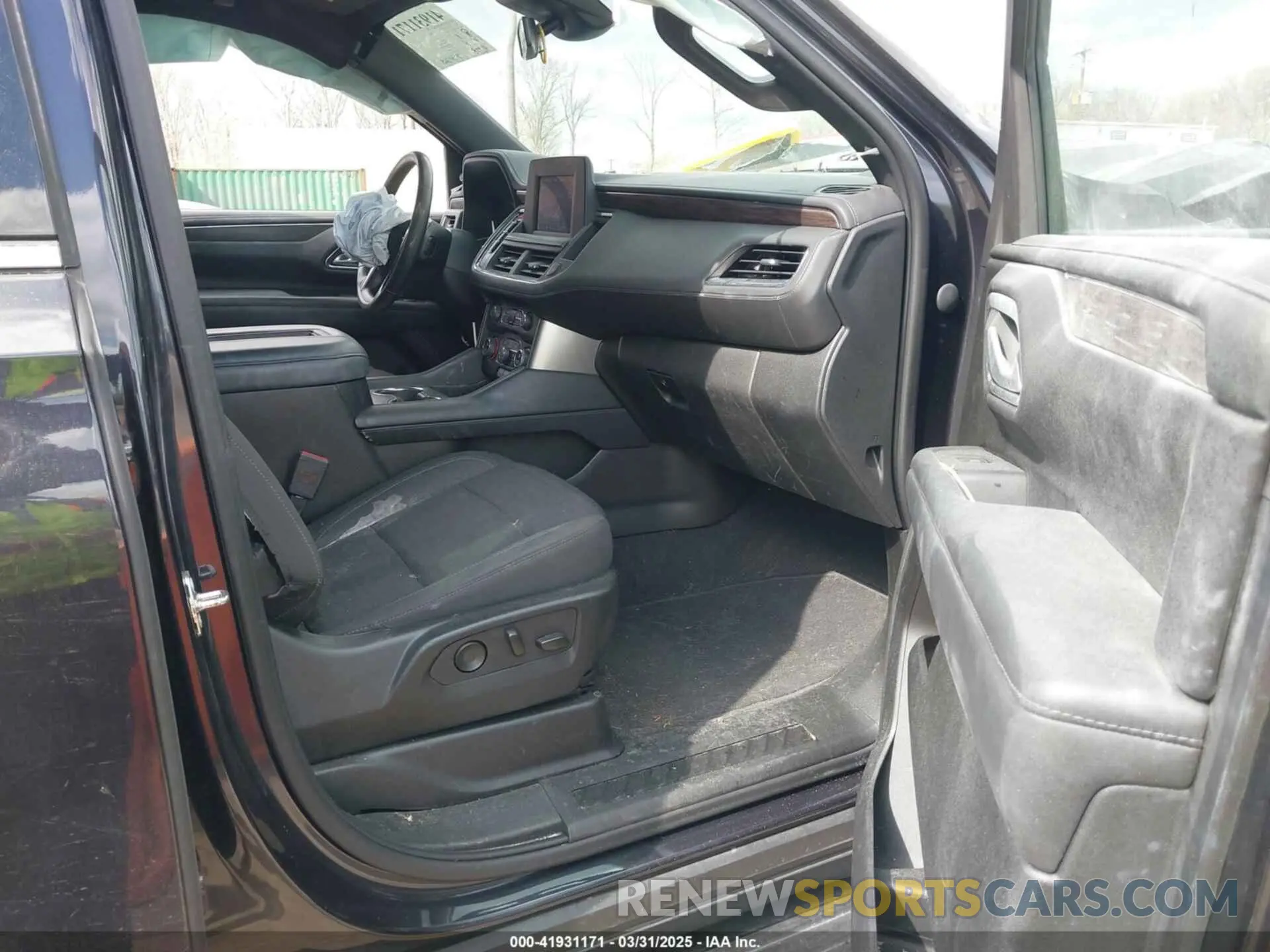 5 Photograph of a damaged car 1GNSKBKDXPR210553 CHEVROLET SUBURBAN 2023