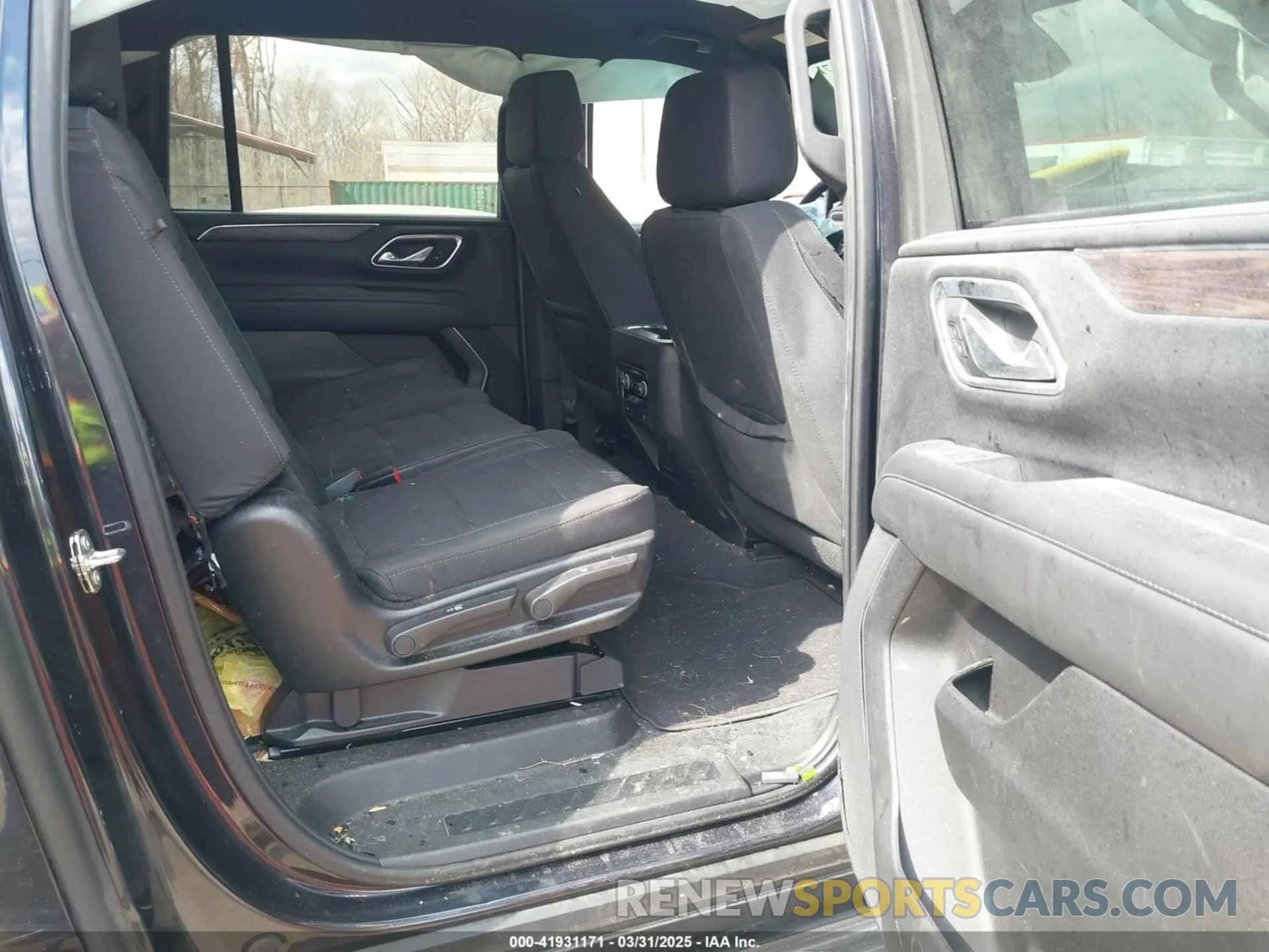 8 Photograph of a damaged car 1GNSKBKDXPR210553 CHEVROLET SUBURBAN 2023