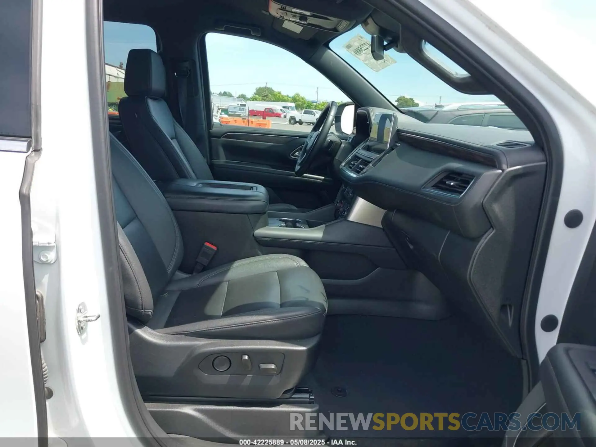 5 Photograph of a damaged car 1GNSKCKD3PR347422 CHEVROLET SUBURBAN 2023