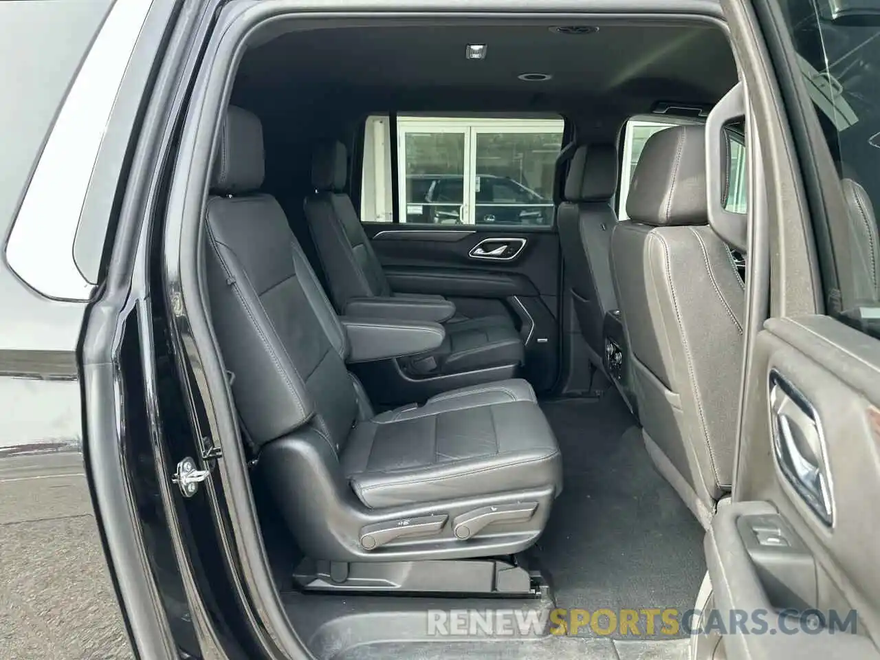 6 Photograph of a damaged car 1GNSKCKD8PR325495 CHEVROLET SUBURBAN 2023