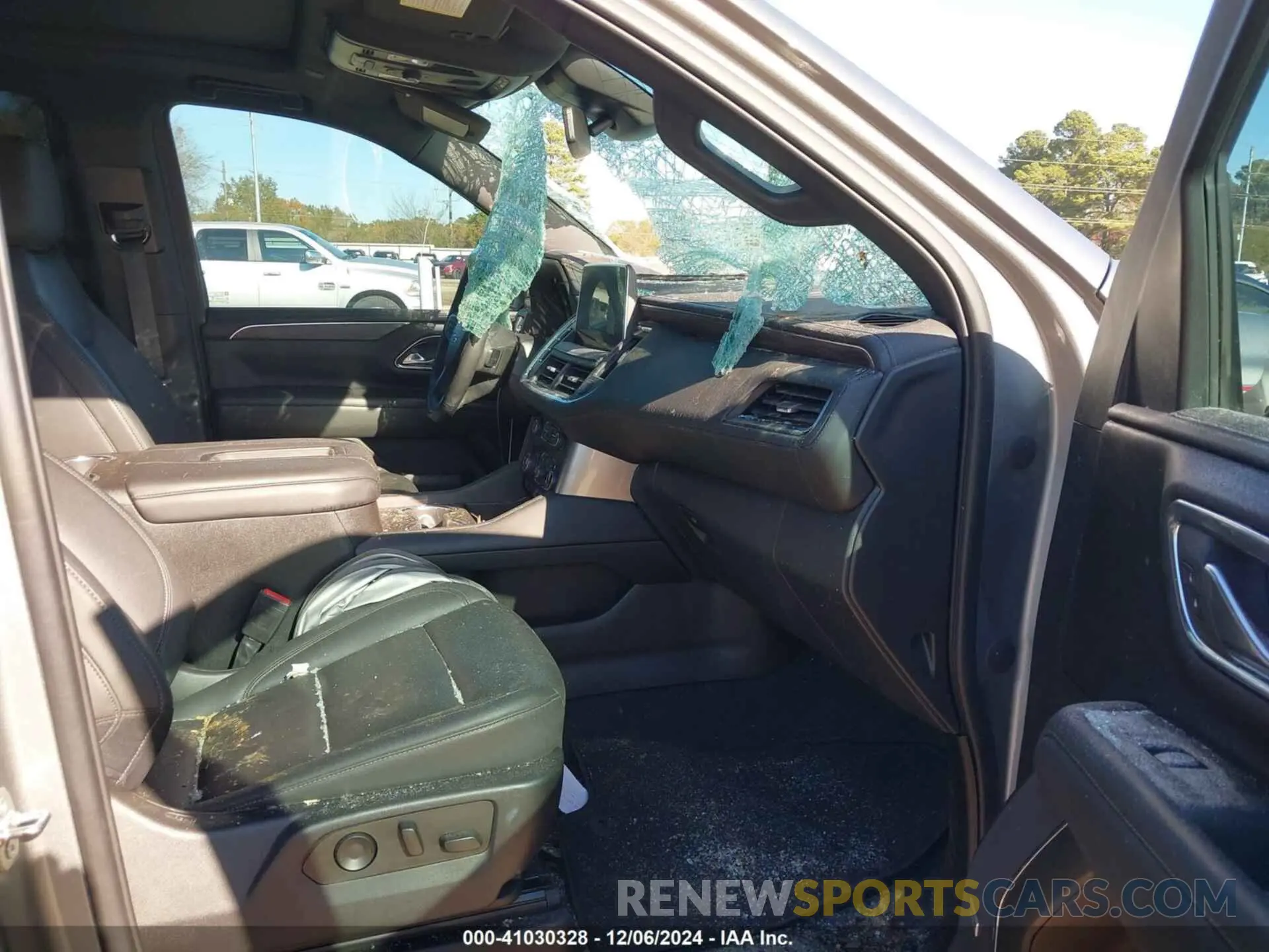 5 Photograph of a damaged car 1GNSKDKD6PR122790 CHEVROLET SUBURBAN 2023