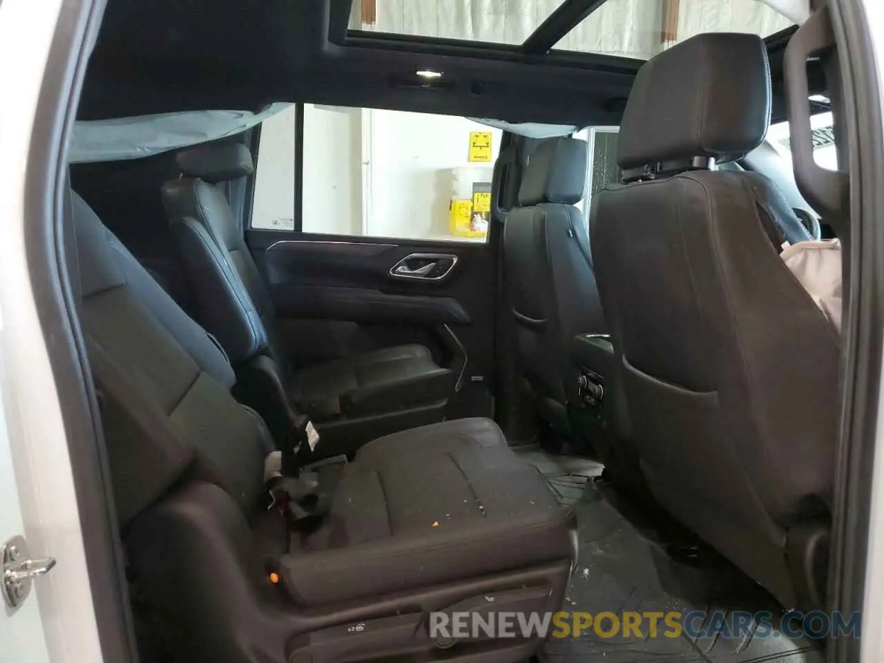 11 Photograph of a damaged car 1GNSKDKDXPR402129 CHEVROLET SUBURBAN 2023