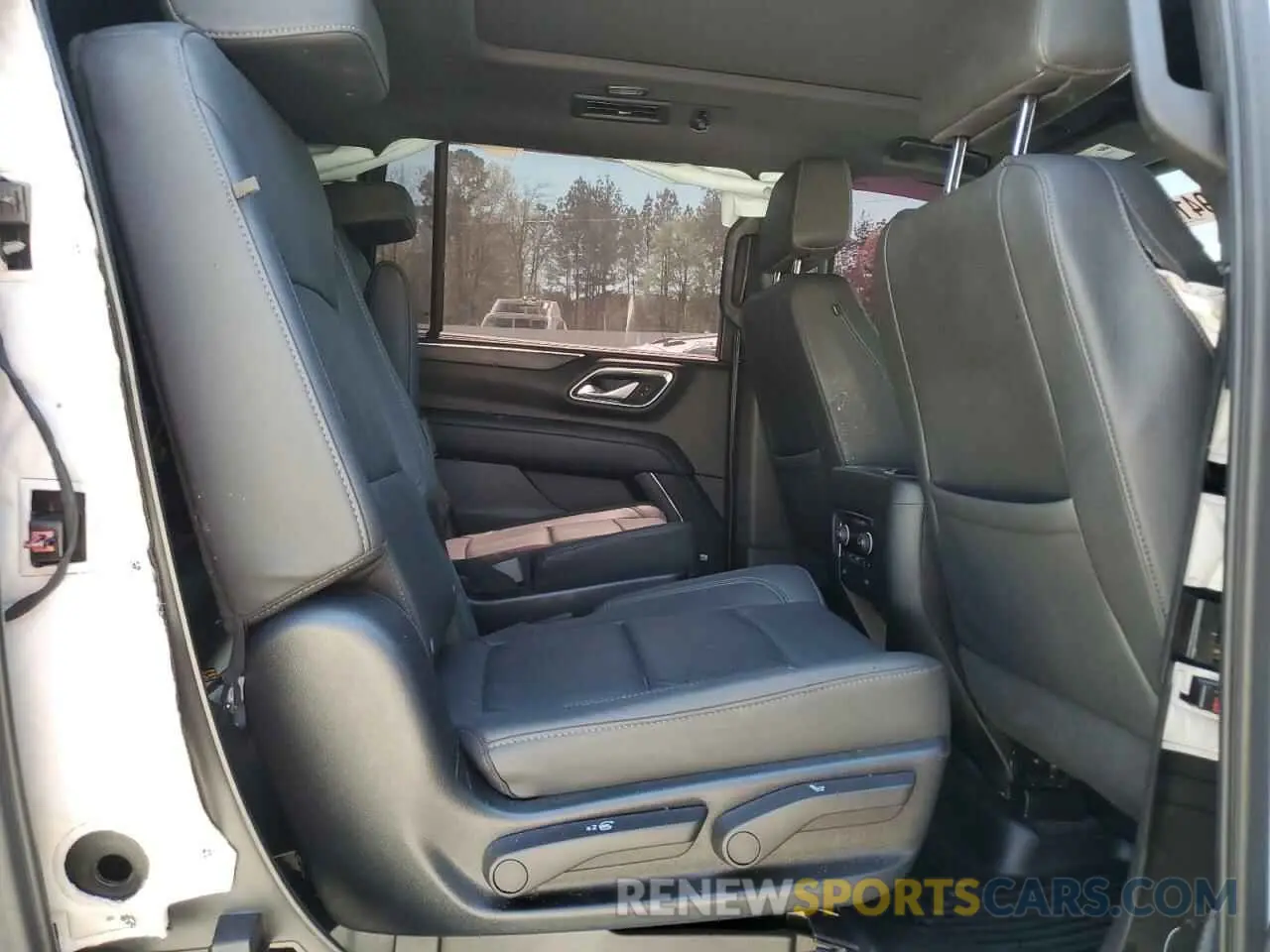11 Photograph of a damaged car 1GNSKDKL5PR286474 CHEVROLET SUBURBAN 2023
