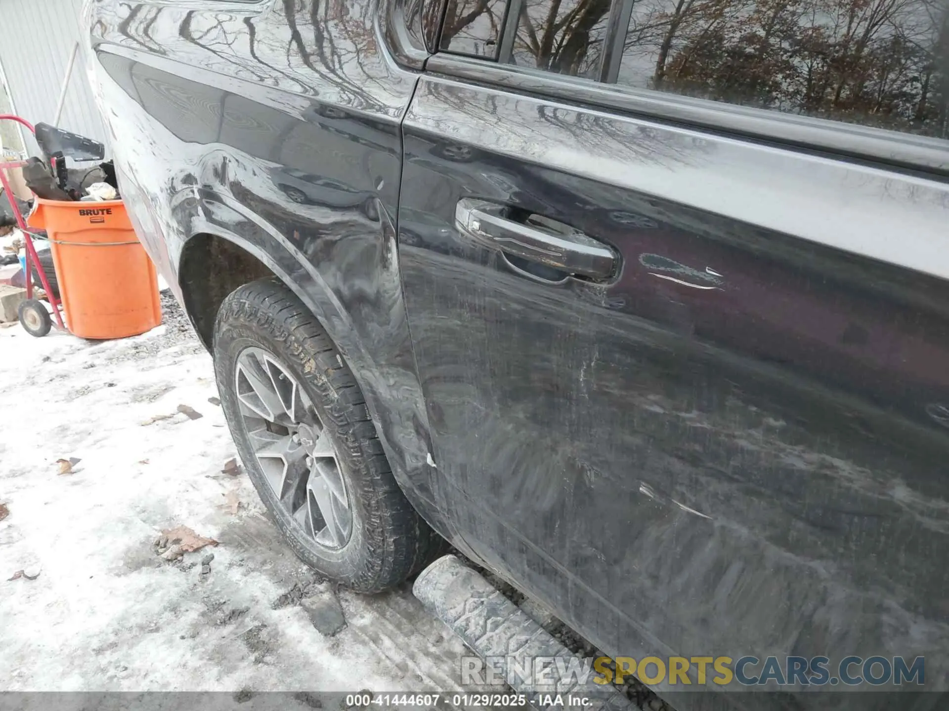 19 Photograph of a damaged car 1GNSKDKL7PR559141 CHEVROLET SUBURBAN 2023