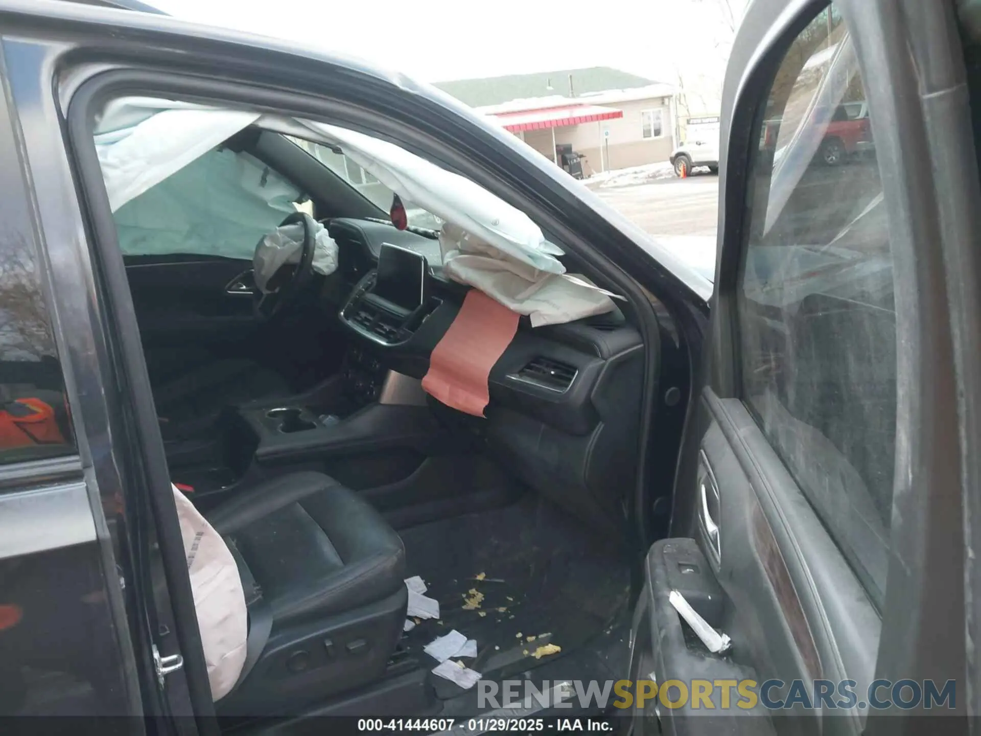 5 Photograph of a damaged car 1GNSKDKL7PR559141 CHEVROLET SUBURBAN 2023