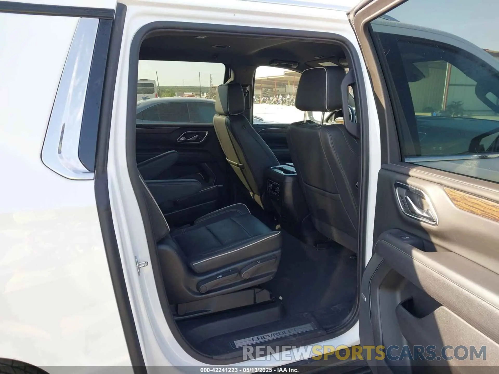 8 Photograph of a damaged car 1GNSKFKD0PR330658 CHEVROLET SUBURBAN 2023