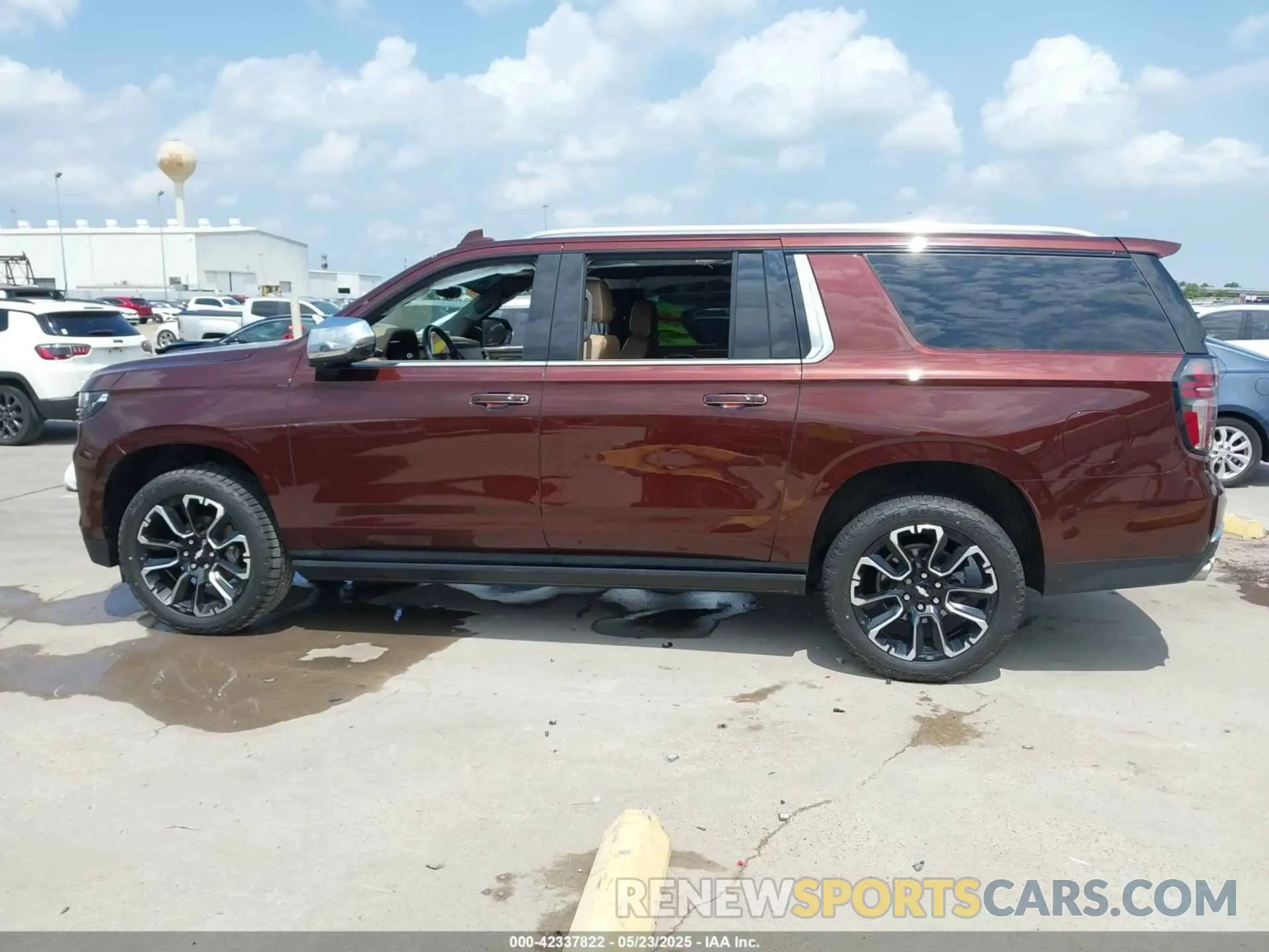 13 Photograph of a damaged car 1GNSKFKD3PR125156 CHEVROLET SUBURBAN 2023