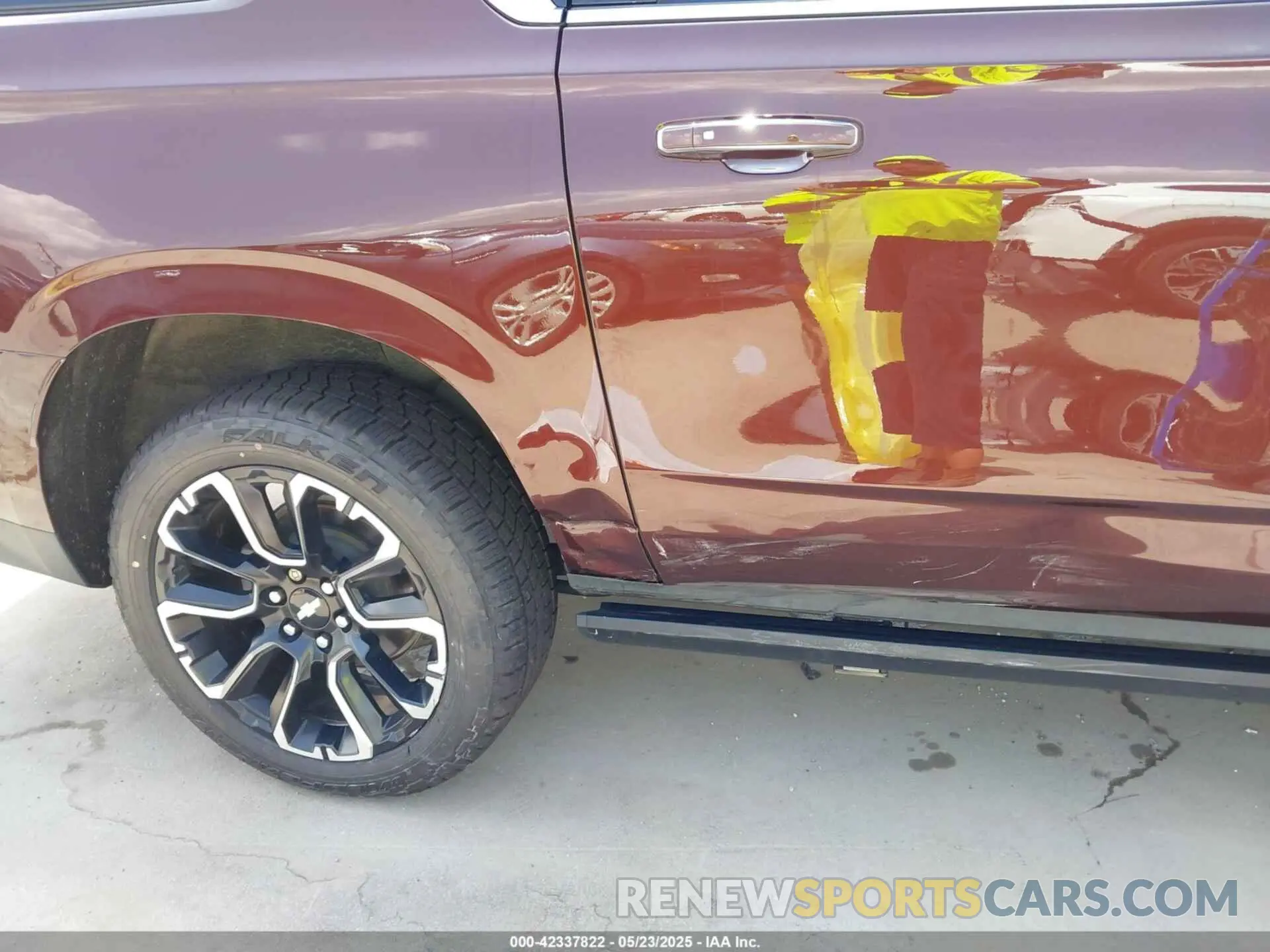 6 Photograph of a damaged car 1GNSKFKD3PR125156 CHEVROLET SUBURBAN 2023