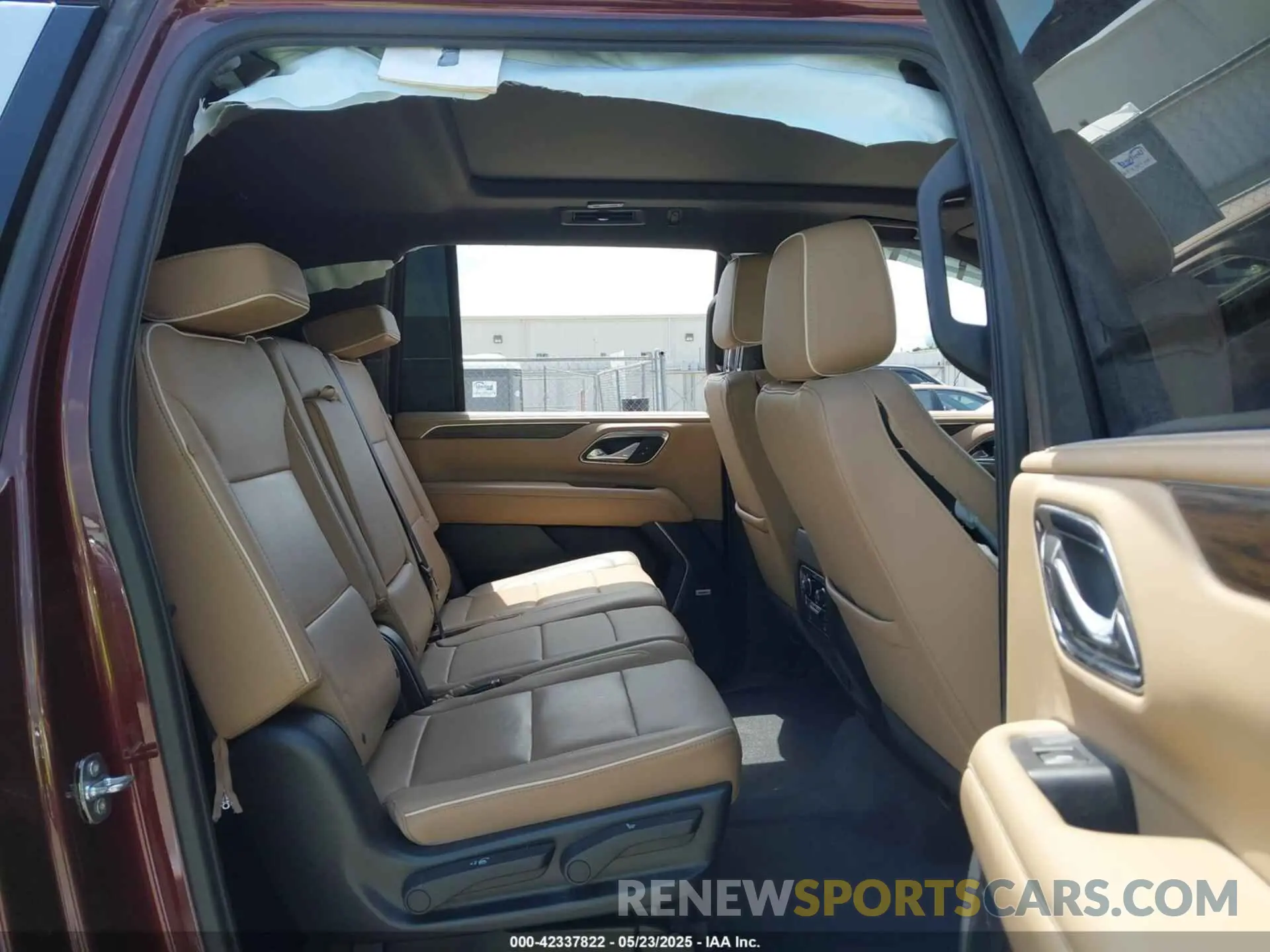 8 Photograph of a damaged car 1GNSKFKD3PR125156 CHEVROLET SUBURBAN 2023