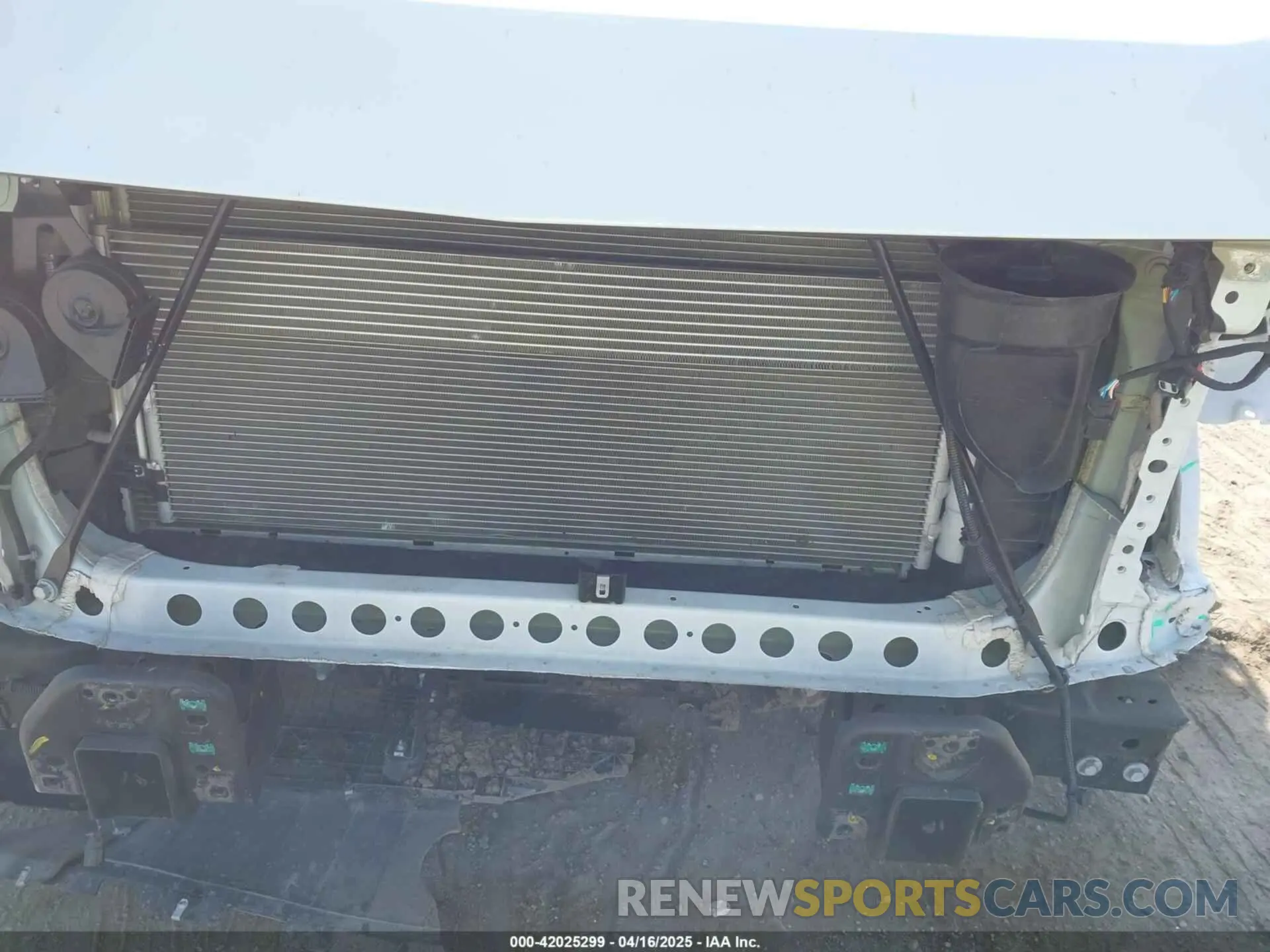 17 Photograph of a damaged car 1GNSKFKD8PR328768 CHEVROLET SUBURBAN 2023