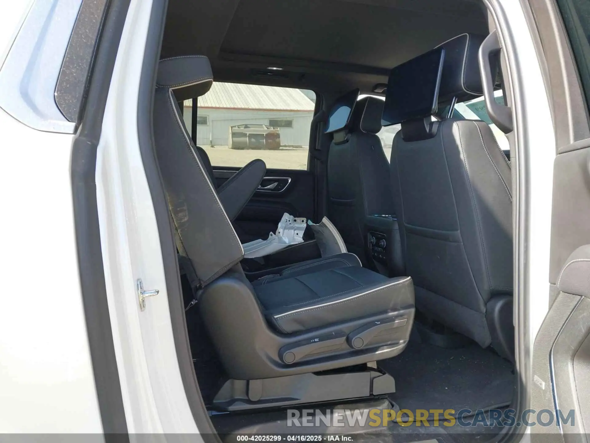 8 Photograph of a damaged car 1GNSKFKD8PR328768 CHEVROLET SUBURBAN 2023