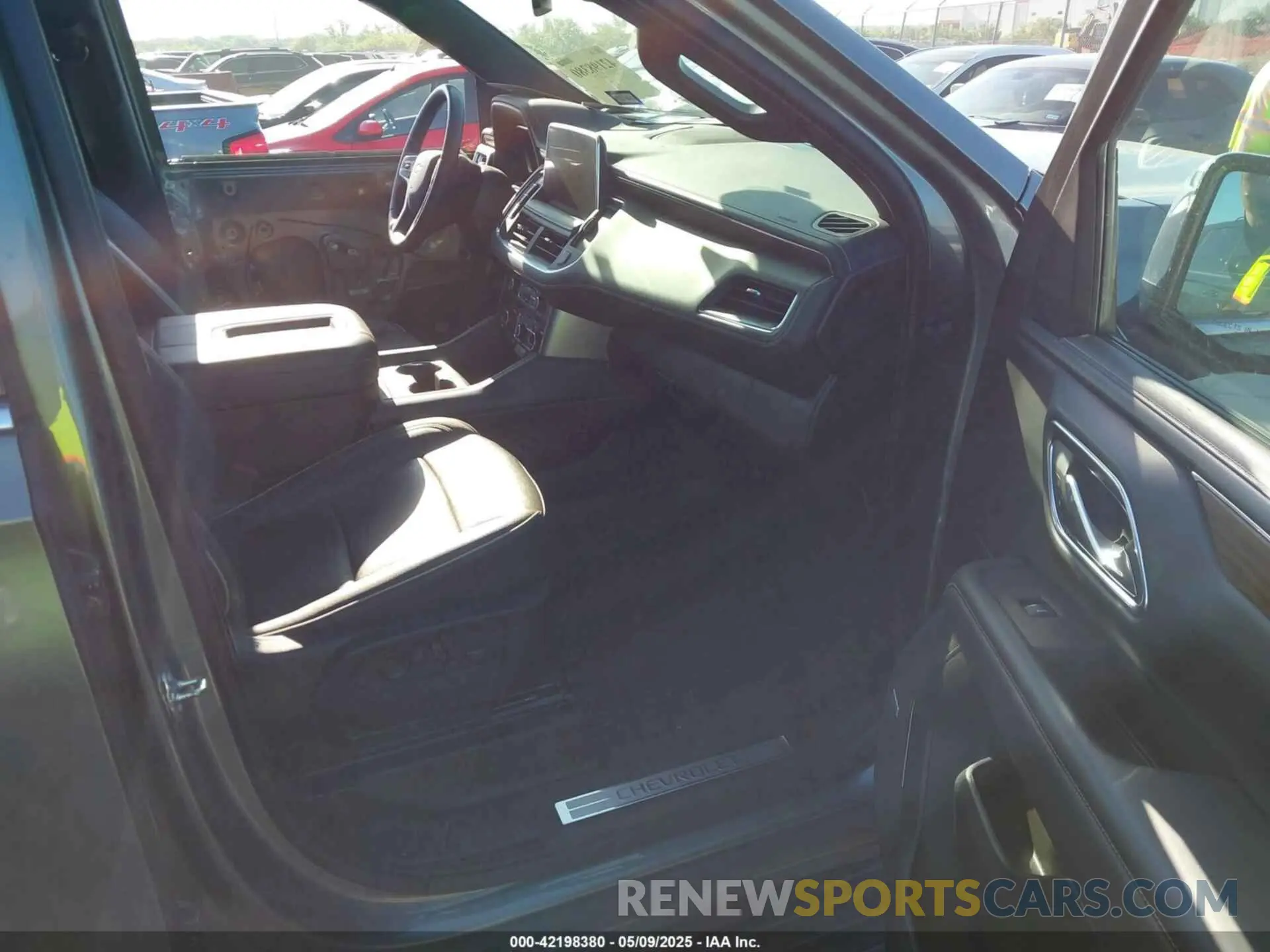 5 Photograph of a damaged car 1GNSKFKD9PR278771 CHEVROLET SUBURBAN 2023