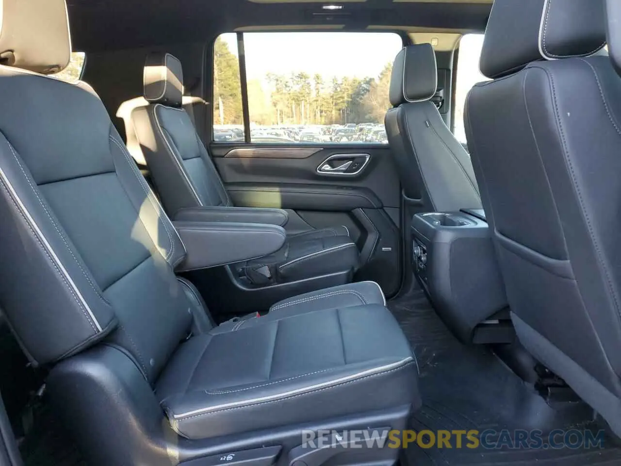 11 Photograph of a damaged car 1GNSKFKDXPR209541 CHEVROLET SUBURBAN 2023