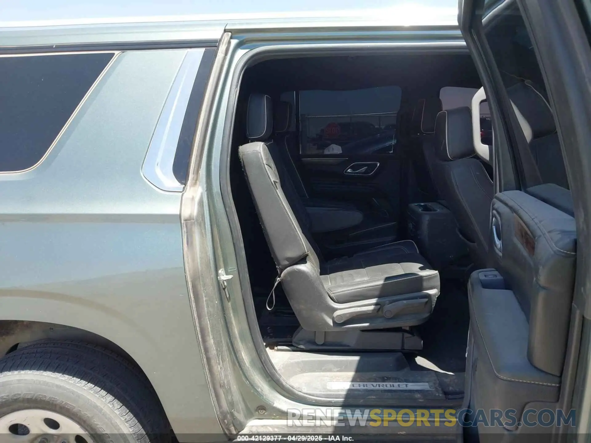 8 Photograph of a damaged car 1GNSKFKDXPR264085 CHEVROLET SUBURBAN 2023