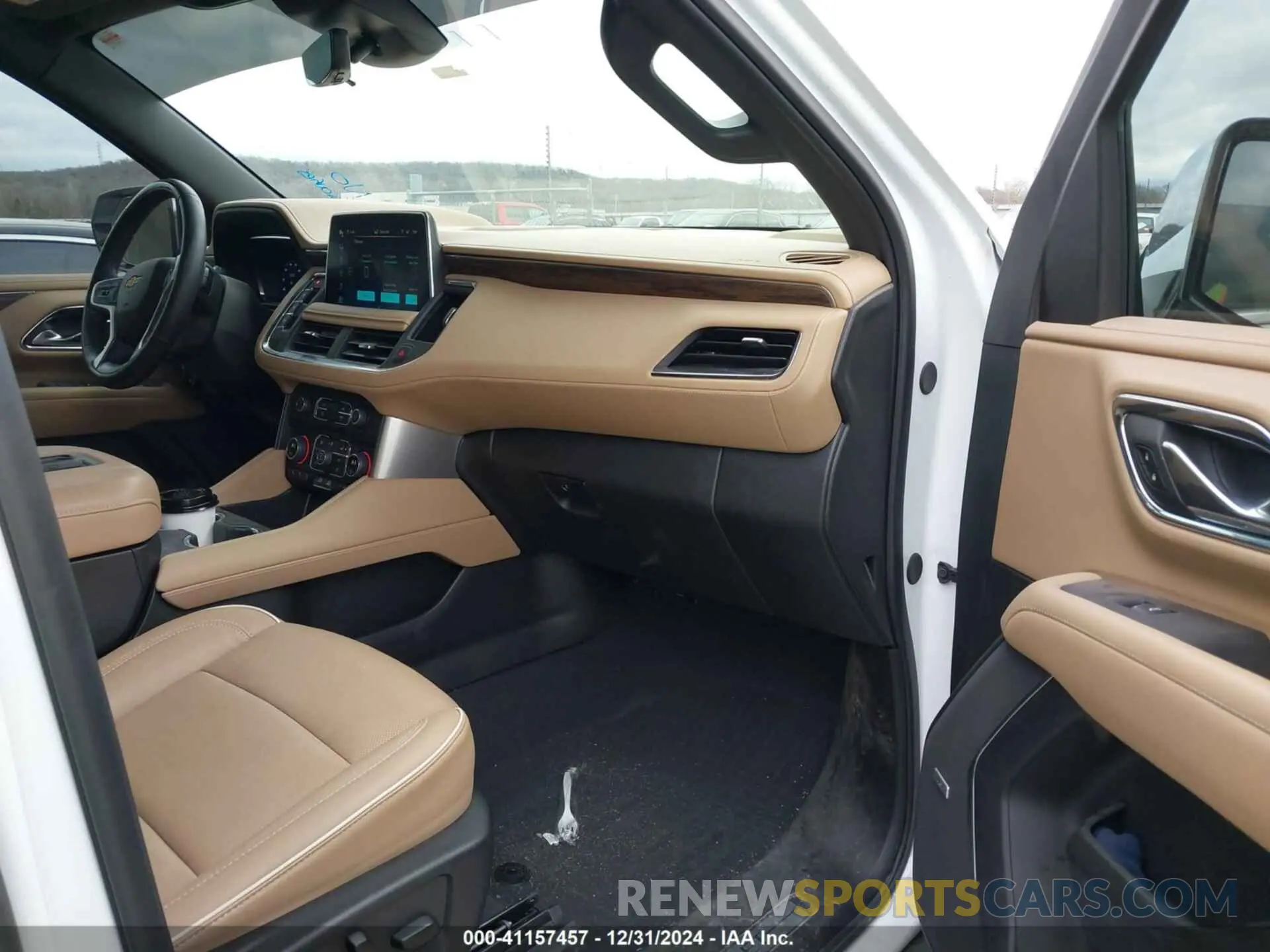 5 Photograph of a damaged car 1GNSKFKT1PR529998 CHEVROLET SUBURBAN 2023