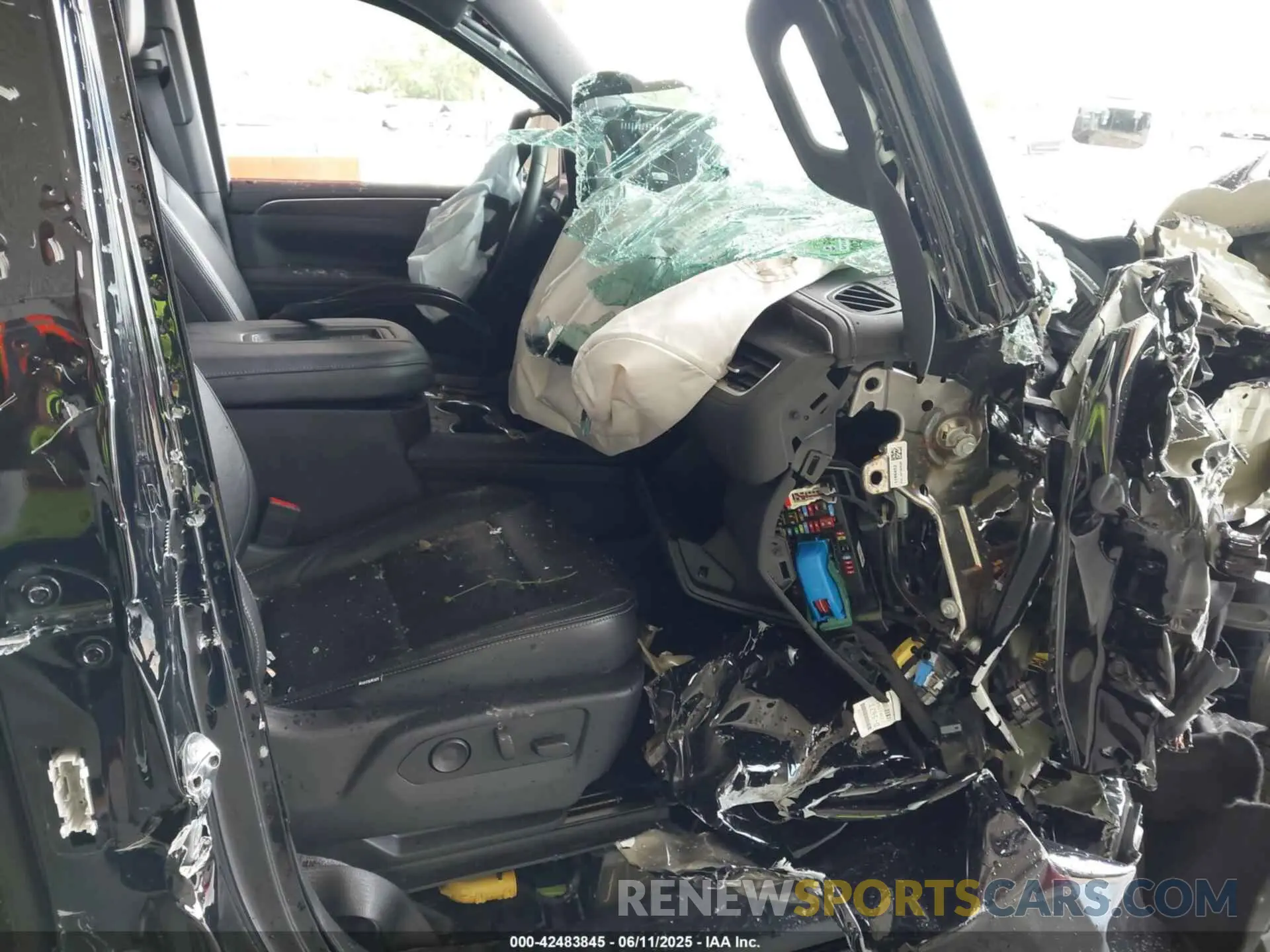 5 Photograph of a damaged car 1GNSCBKD1RR162330 CHEVROLET SUBURBAN 2024