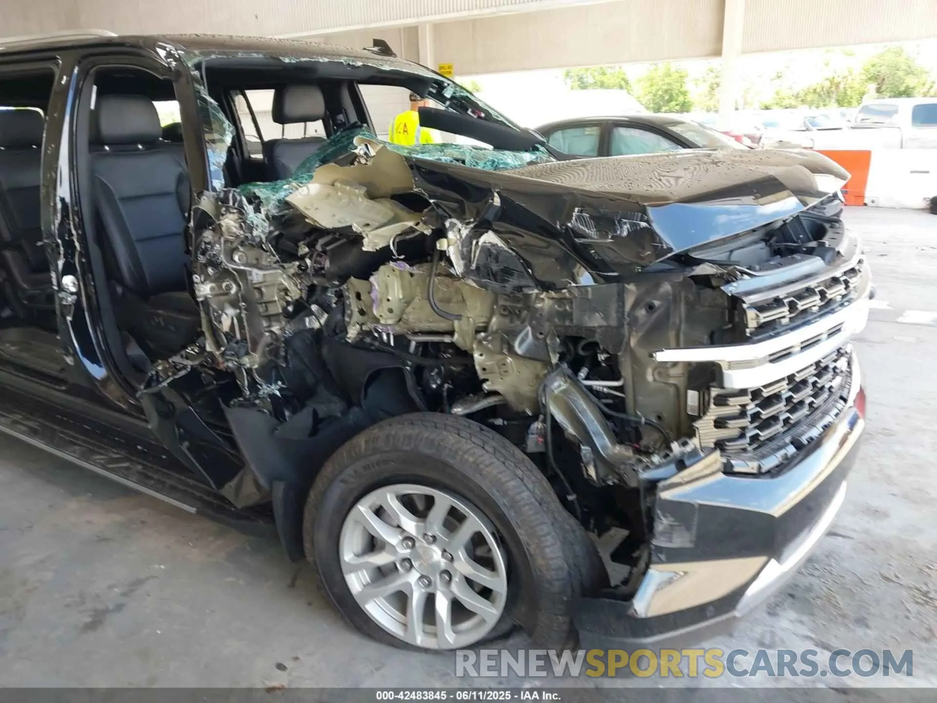 6 Photograph of a damaged car 1GNSCBKD1RR162330 CHEVROLET SUBURBAN 2024