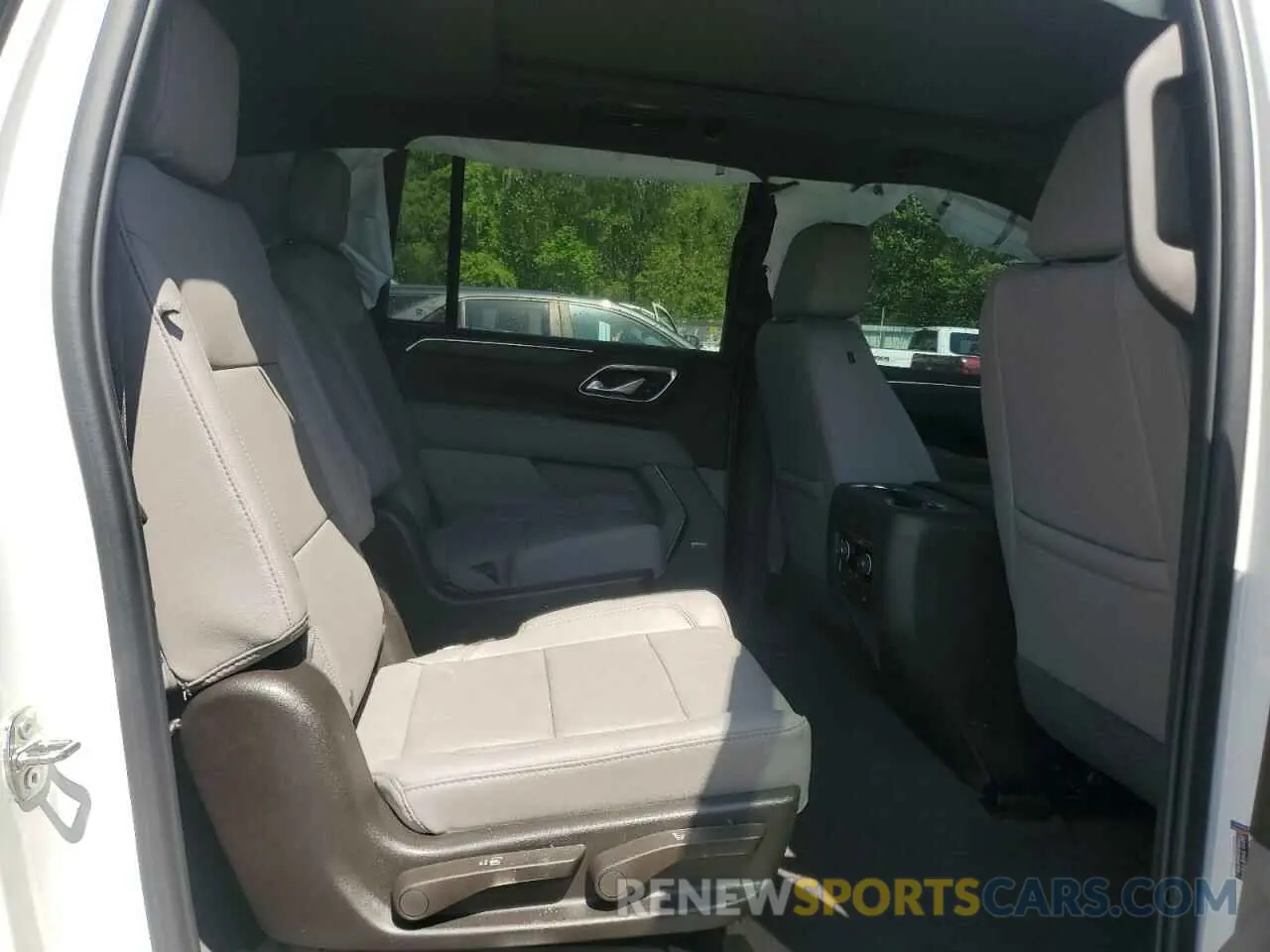 11 Photograph of a damaged car 1GNSCCKD2RR318591 CHEVROLET SUBURBAN 2024
