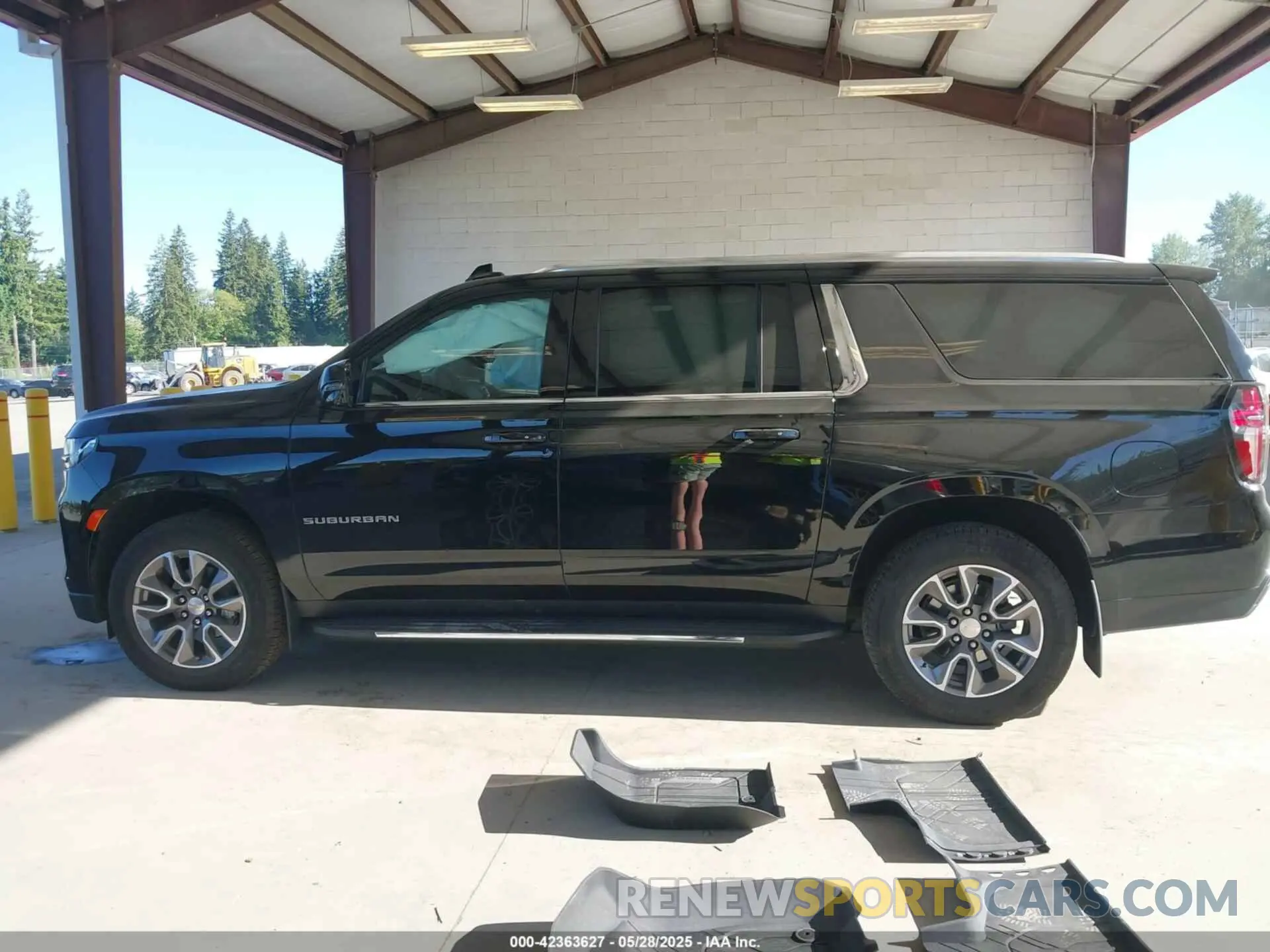 14 Photograph of a damaged car 1GNSCCKD9RR336909 CHEVROLET SUBURBAN 2024