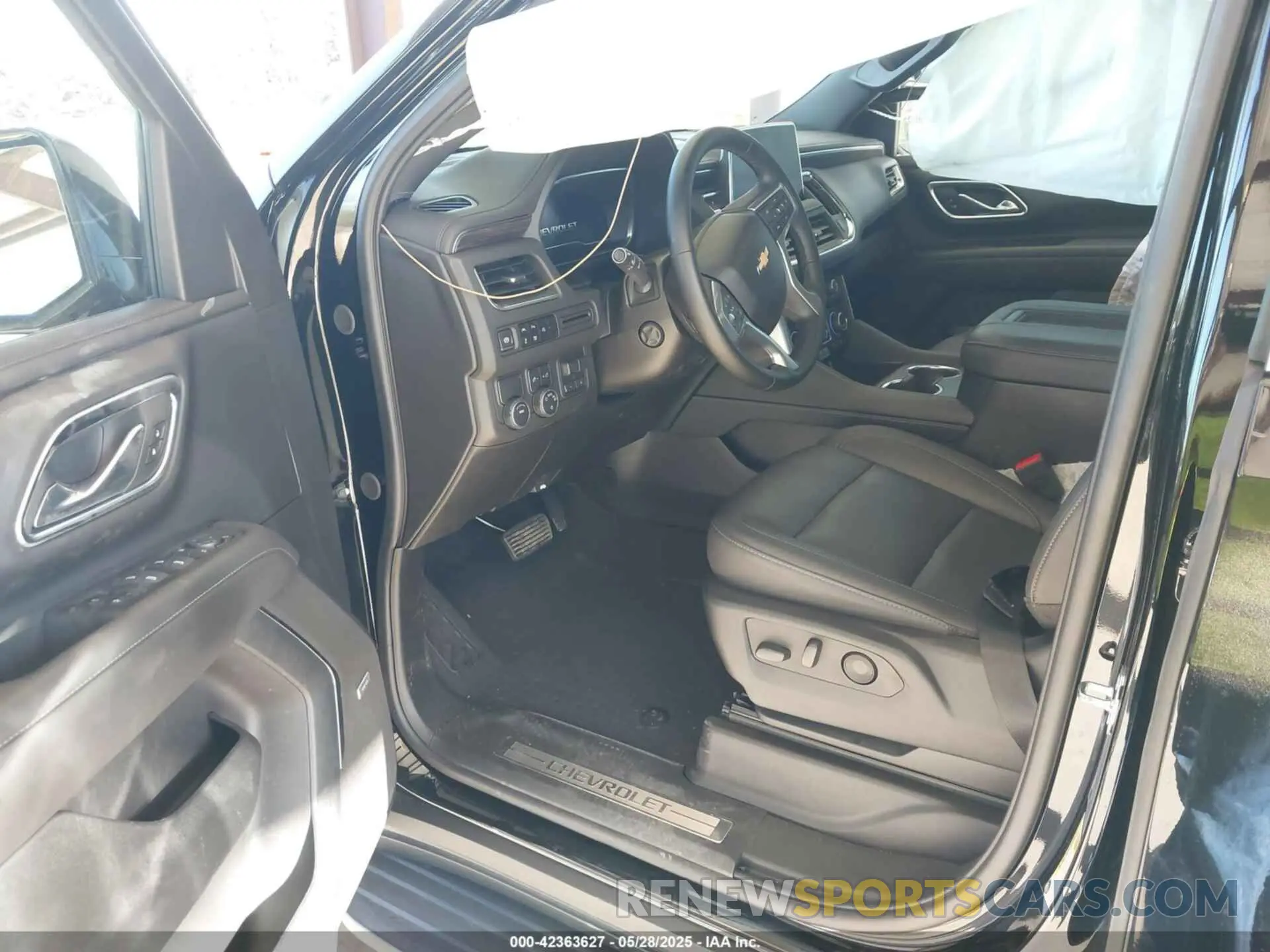 5 Photograph of a damaged car 1GNSCCKD9RR336909 CHEVROLET SUBURBAN 2024