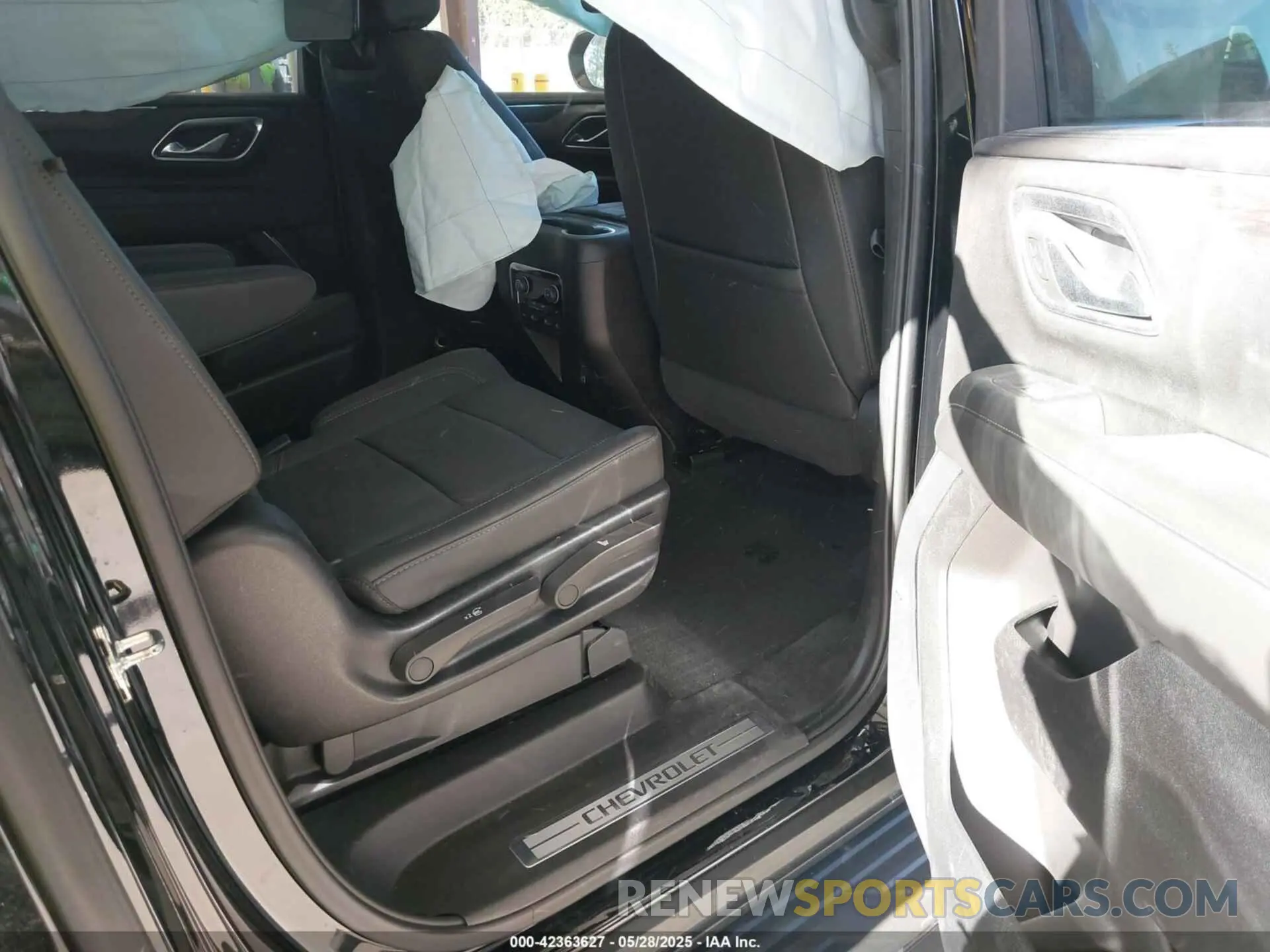 8 Photograph of a damaged car 1GNSCCKD9RR336909 CHEVROLET SUBURBAN 2024