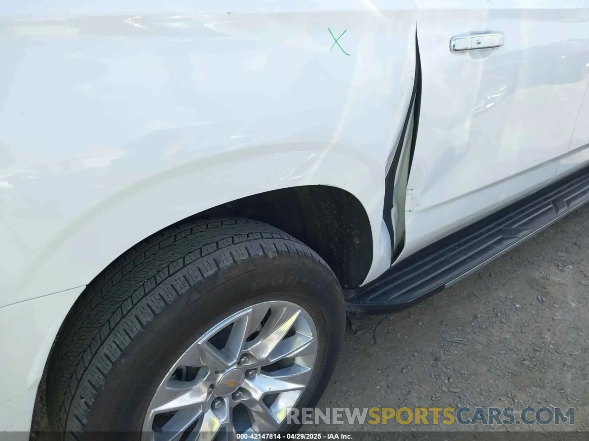 17 Photograph of a damaged car 1GNSCFKD6RR304985 CHEVROLET SUBURBAN 2024