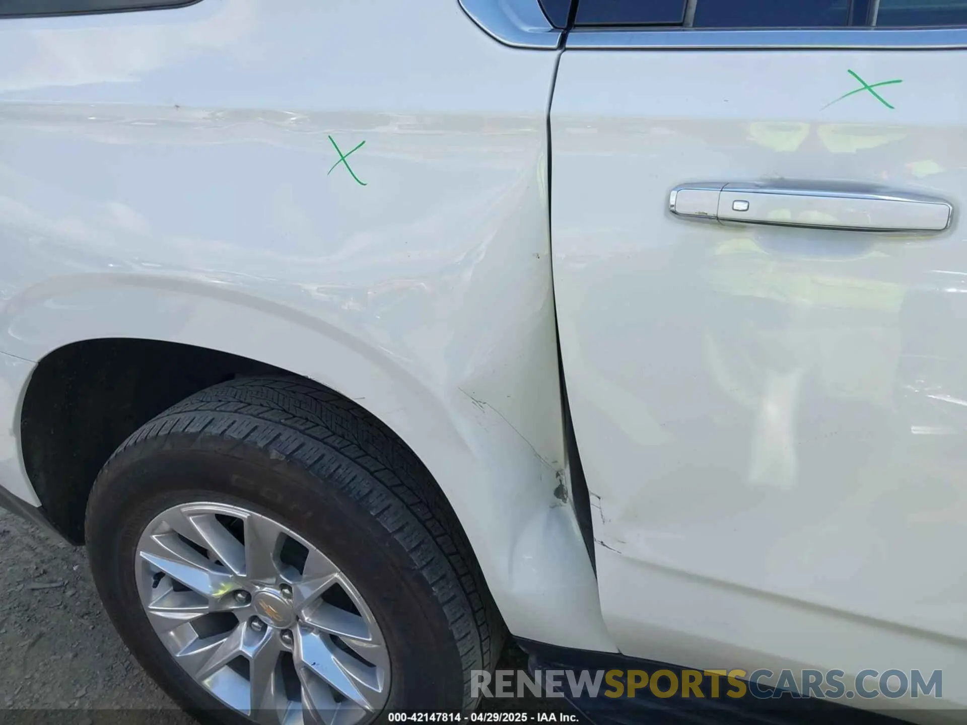 6 Photograph of a damaged car 1GNSCFKD6RR304985 CHEVROLET SUBURBAN 2024
