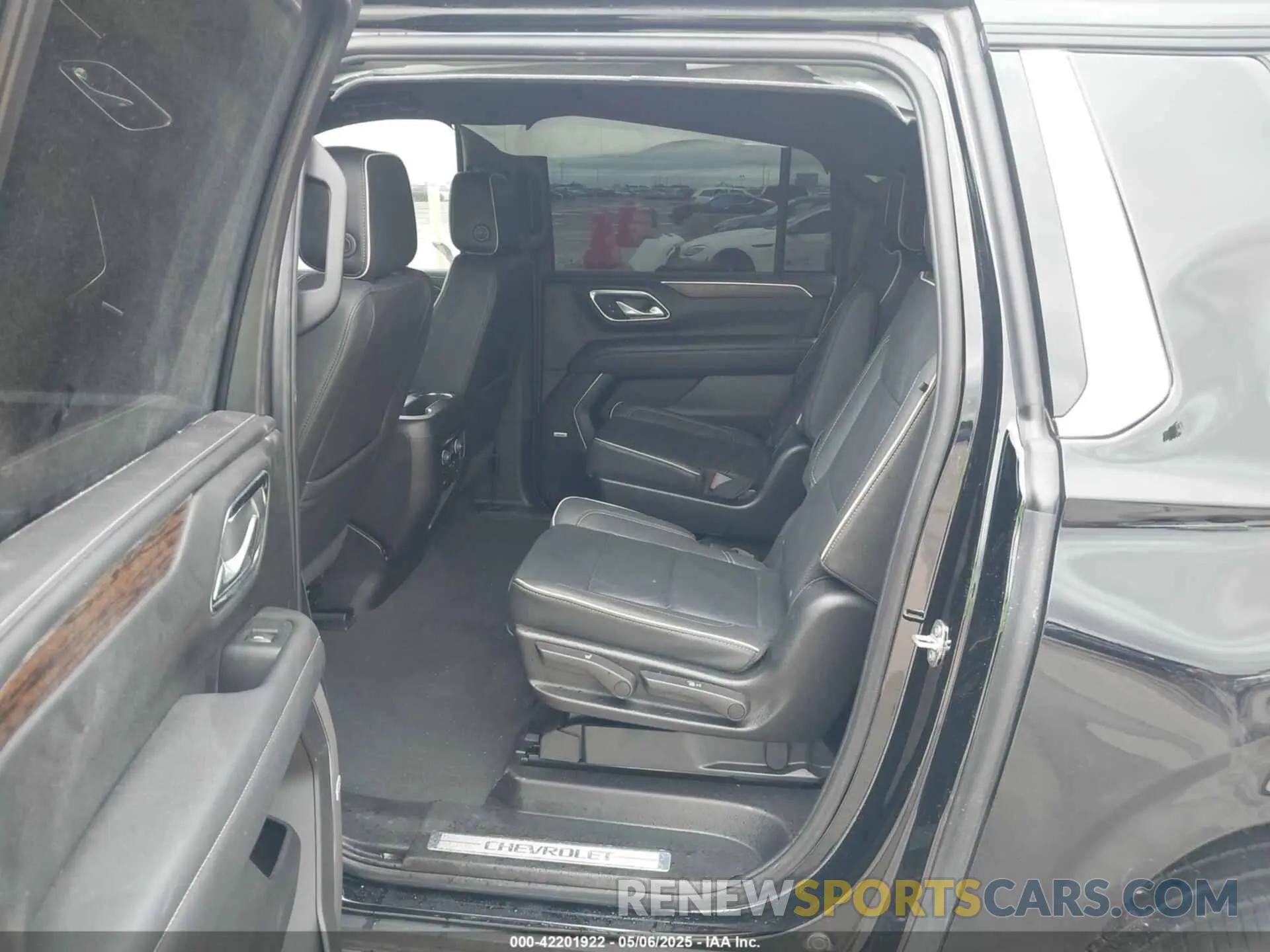 8 Photograph of a damaged car 1GNSCFKD9RR214598 CHEVROLET SUBURBAN 2024