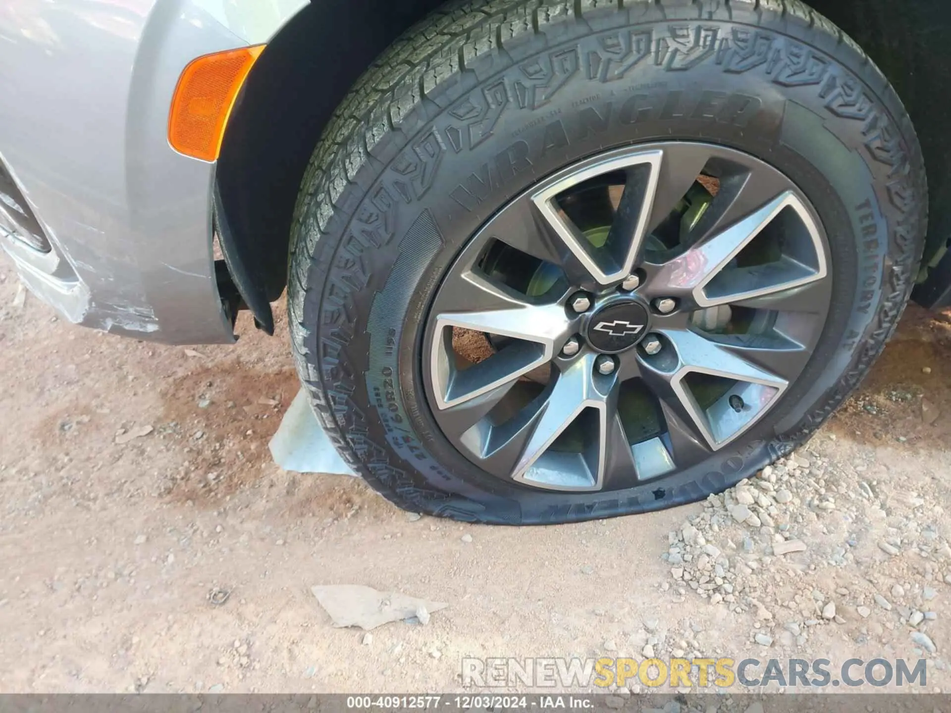 18 Photograph of a damaged car 1GNSKDKD1RR316405 CHEVROLET SUBURBAN 2024