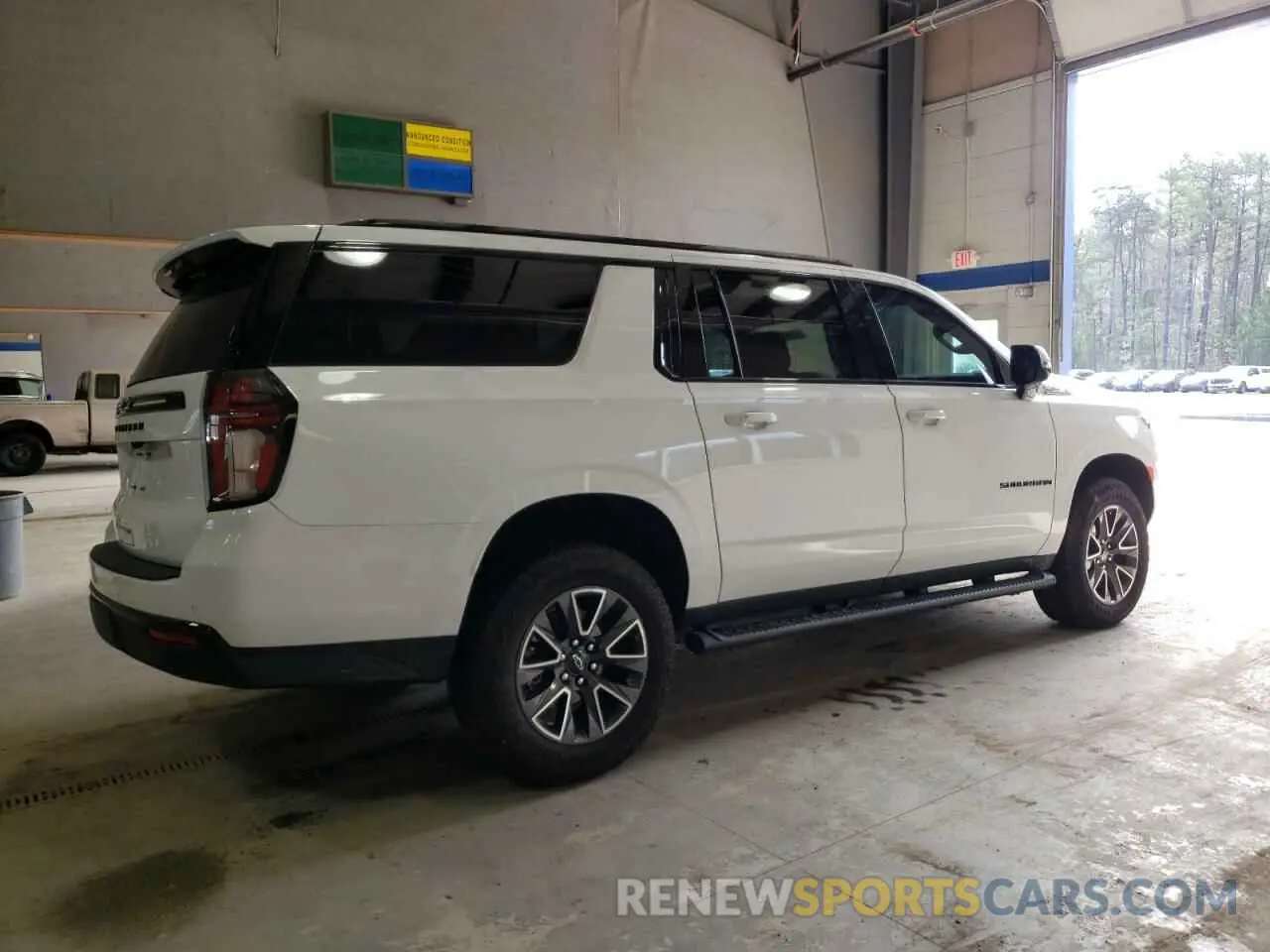 3 Photograph of a damaged car 1GNSKDKD8RR410085 CHEVROLET SUBURBAN 2024