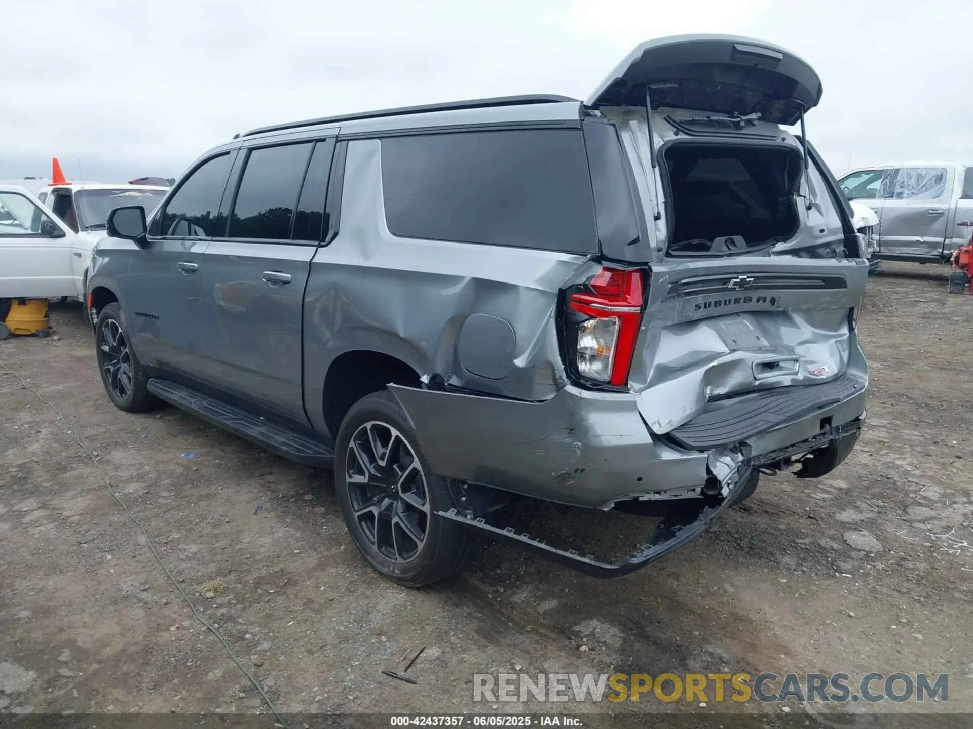 3 Photograph of a damaged car 1GNSKEKD2RR325751 CHEVROLET SUBURBAN 2024