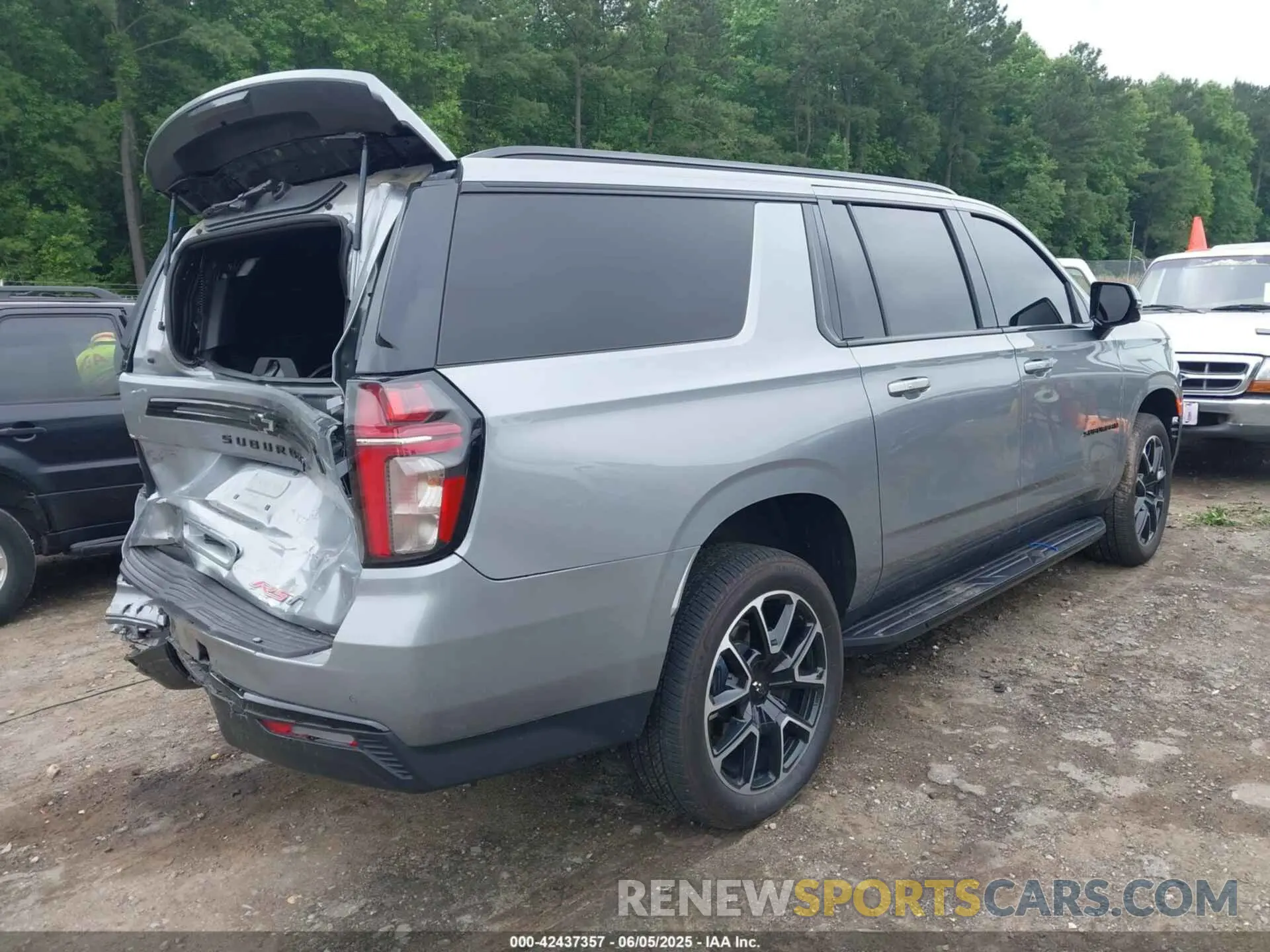 4 Photograph of a damaged car 1GNSKEKD2RR325751 CHEVROLET SUBURBAN 2024
