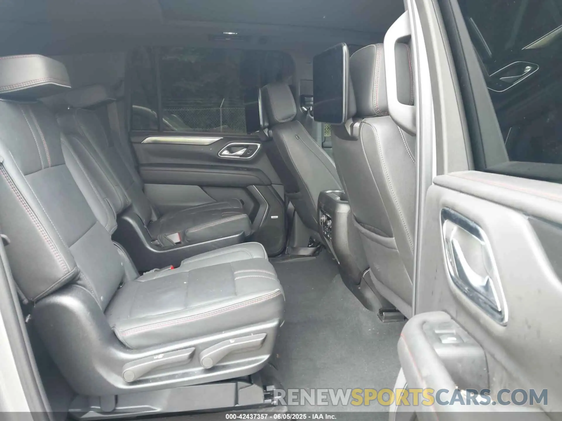 8 Photograph of a damaged car 1GNSKEKD2RR325751 CHEVROLET SUBURBAN 2024