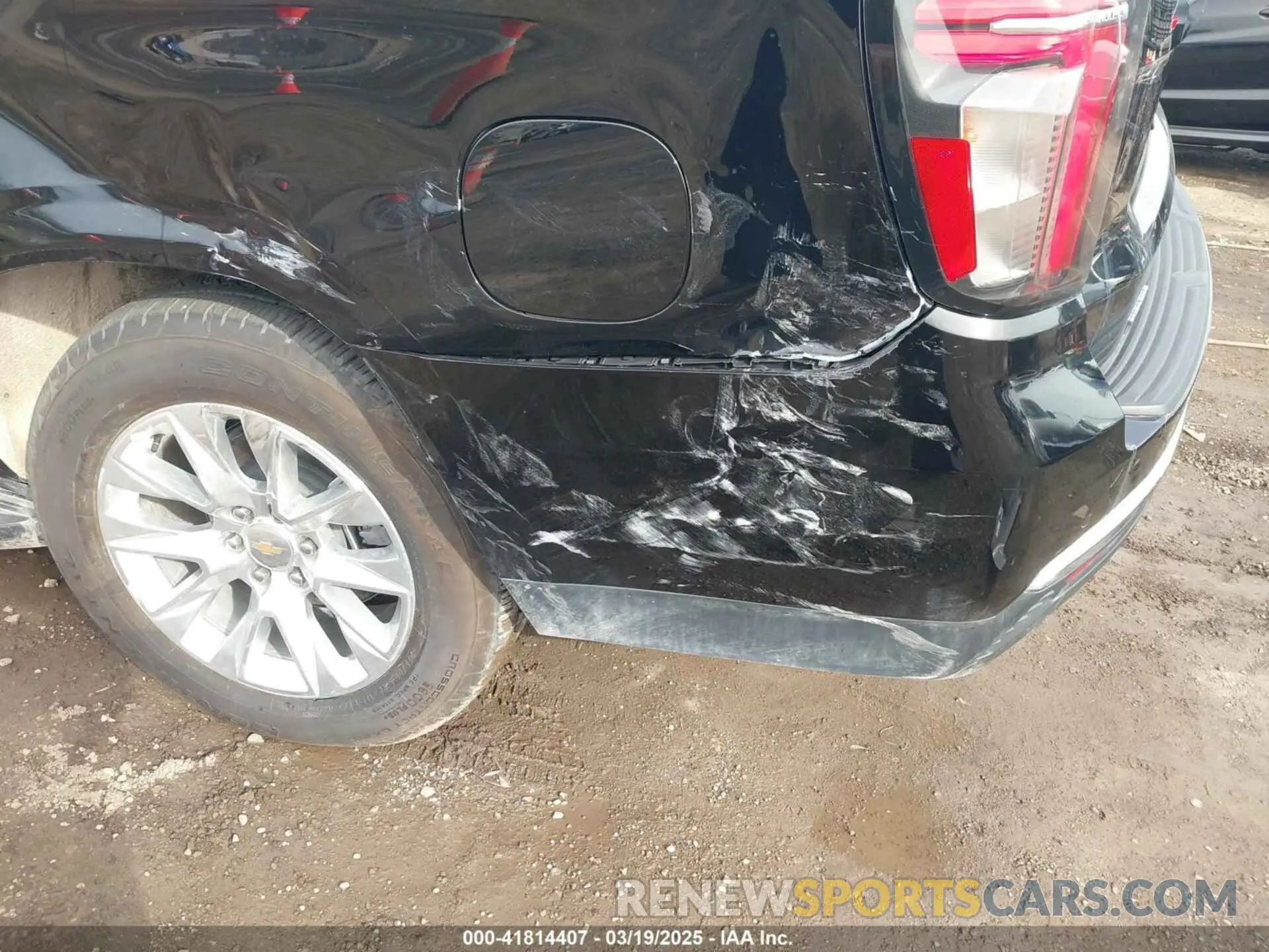 17 Photograph of a damaged car 1GNSKFKT7RR352859 CHEVROLET SUBURBAN 2024