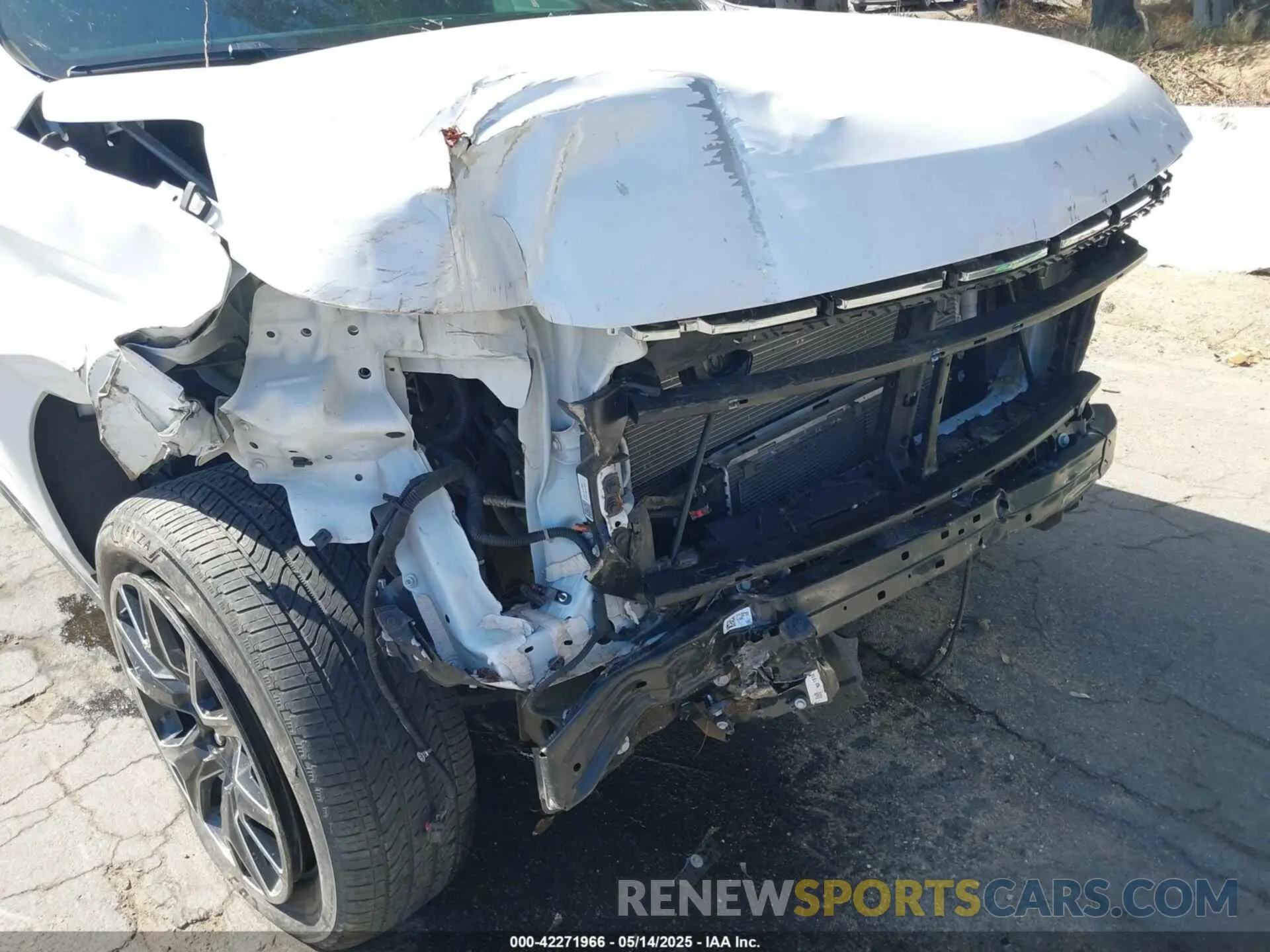 18 Photograph of a damaged car 1GNSKFKTXRR209081 CHEVROLET SUBURBAN 2024