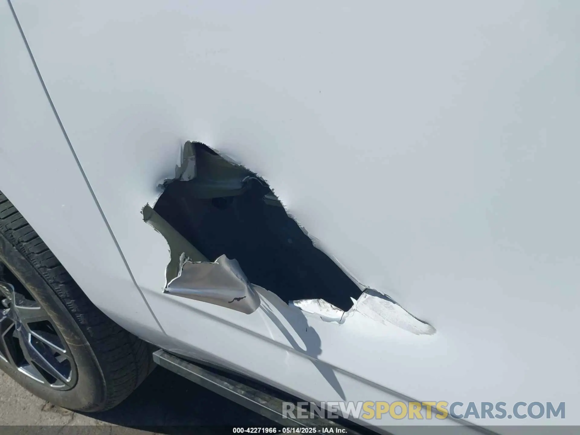 20 Photograph of a damaged car 1GNSKFKTXRR209081 CHEVROLET SUBURBAN 2024