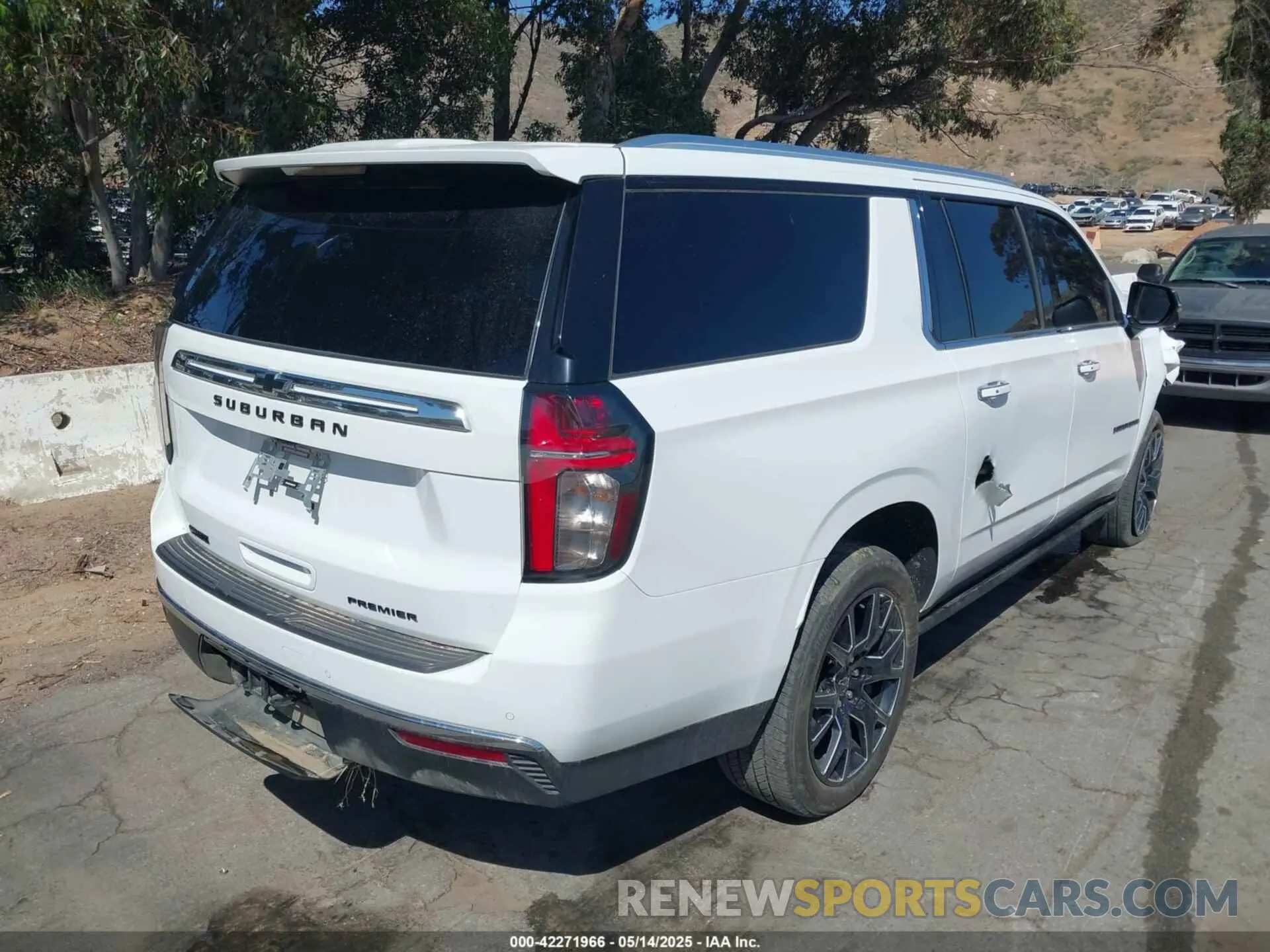 4 Photograph of a damaged car 1GNSKFKTXRR209081 CHEVROLET SUBURBAN 2024