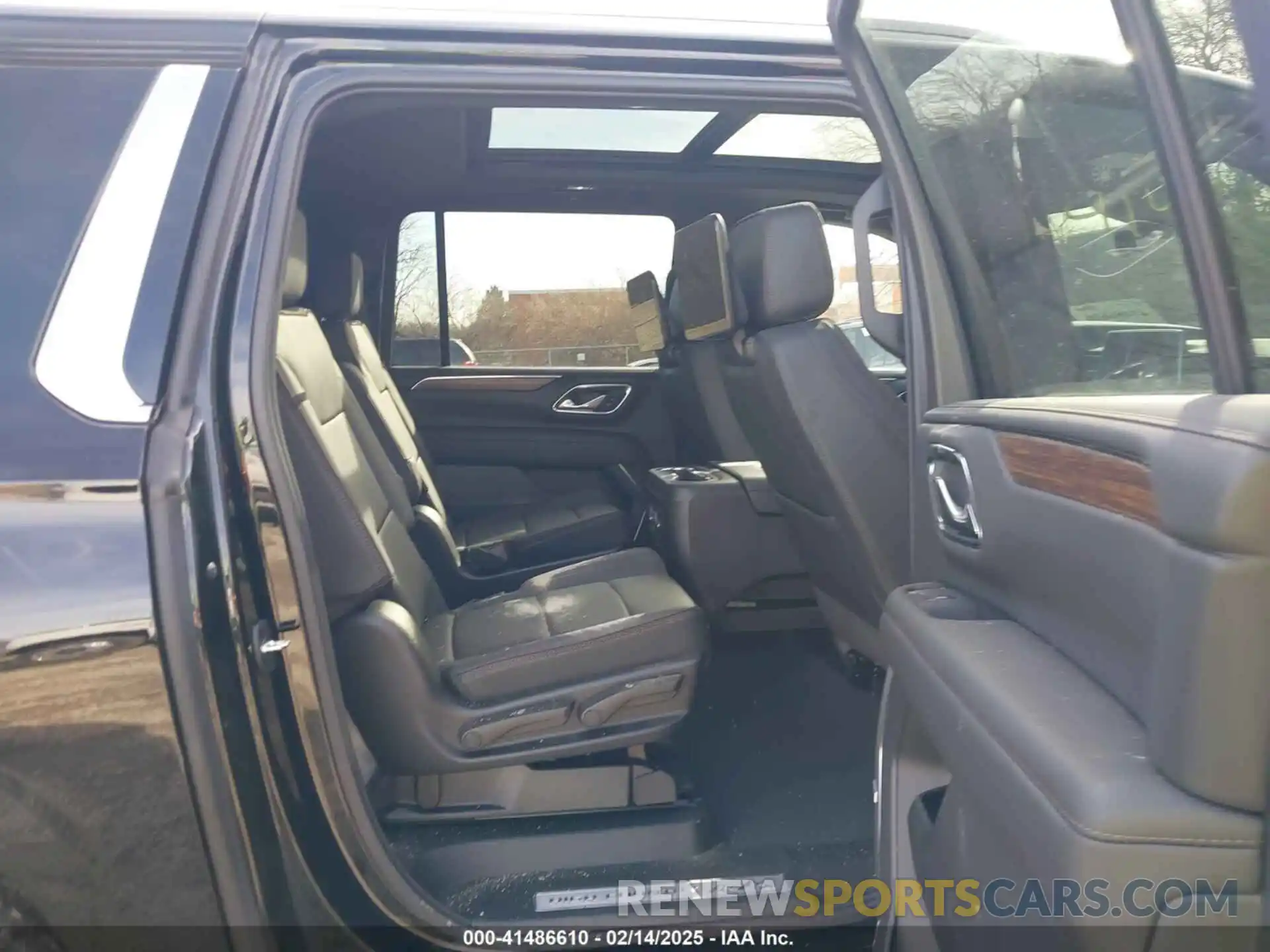 8 Photograph of a damaged car 1GNSKGKL3RR235642 CHEVROLET SUBURBAN 2024